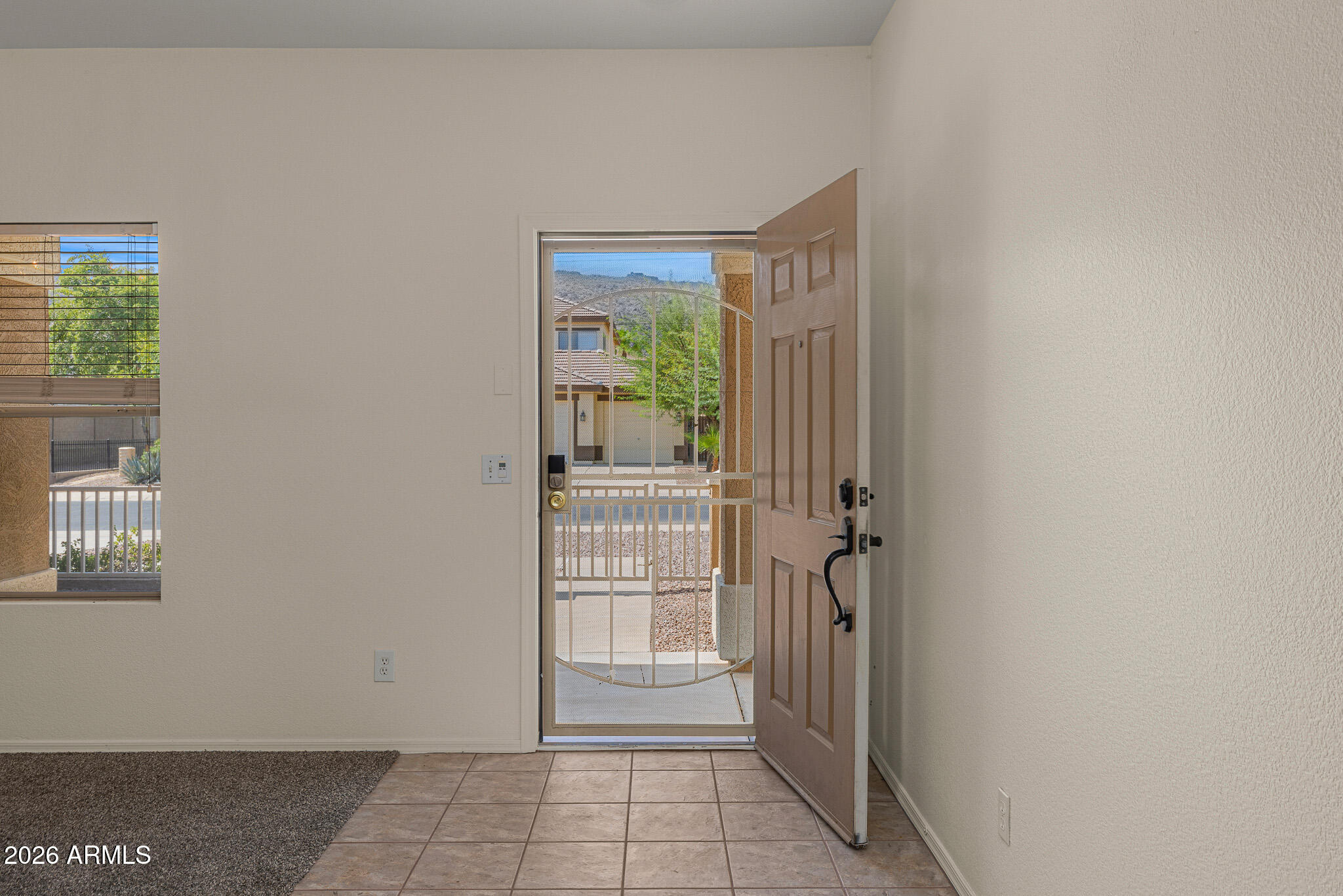 1226 E GWEN Street