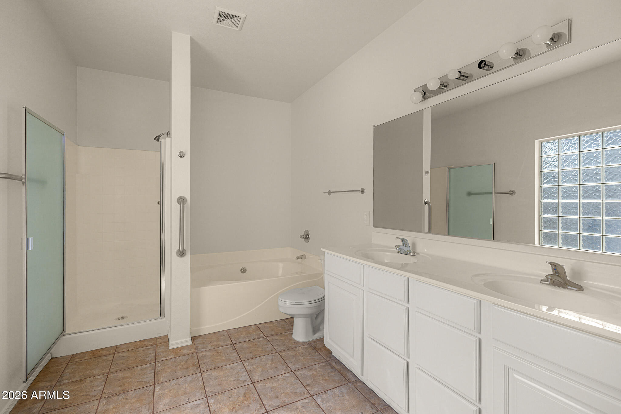 1226 E GWEN Street