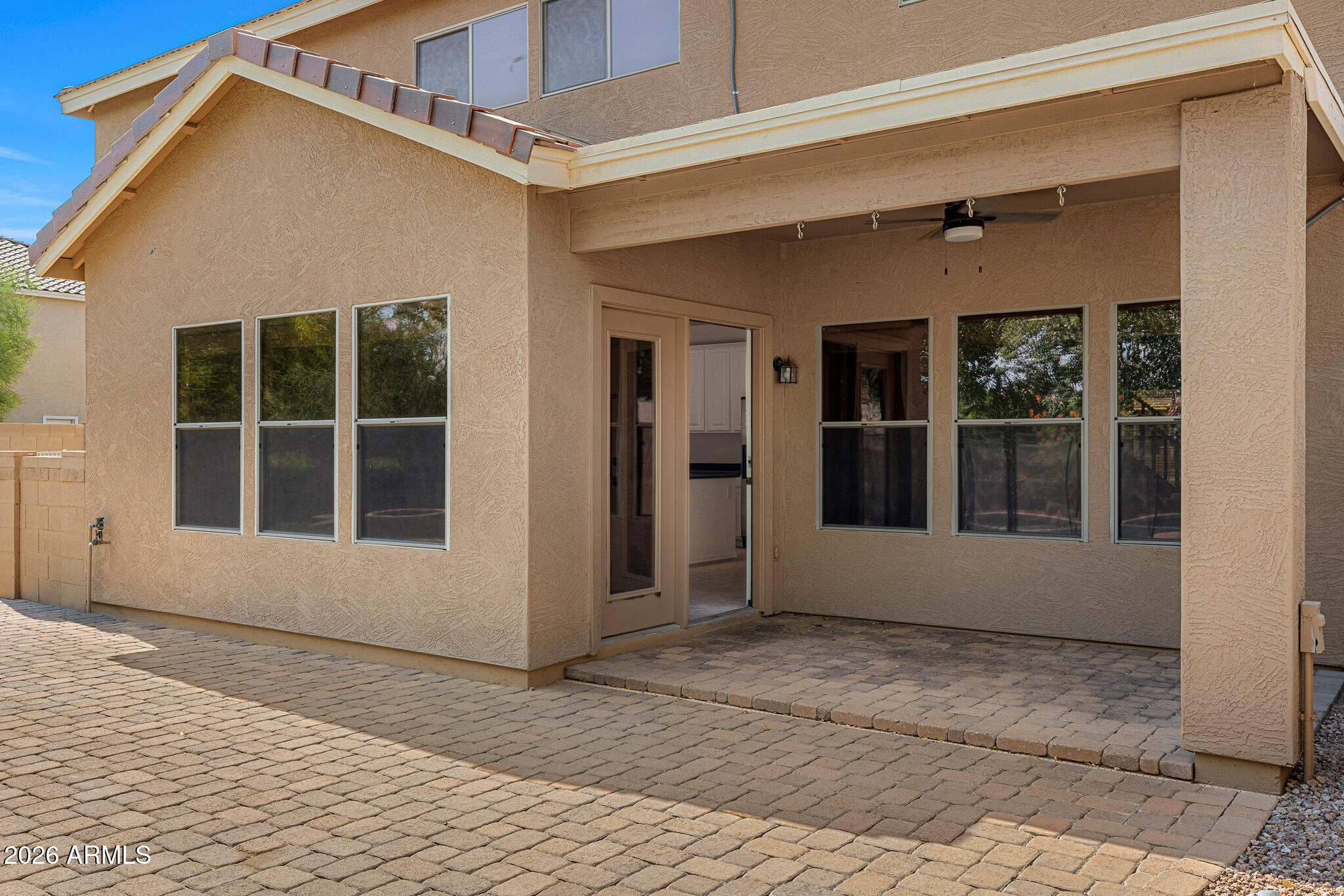 1226 E GWEN Street