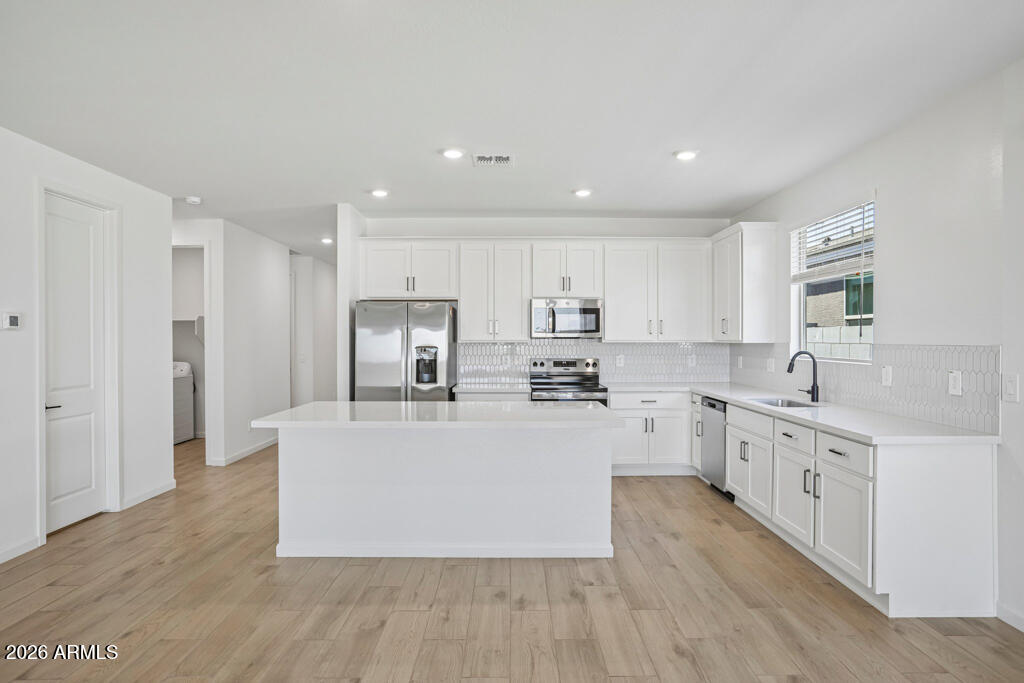 9643 W TAMARISK Avenue