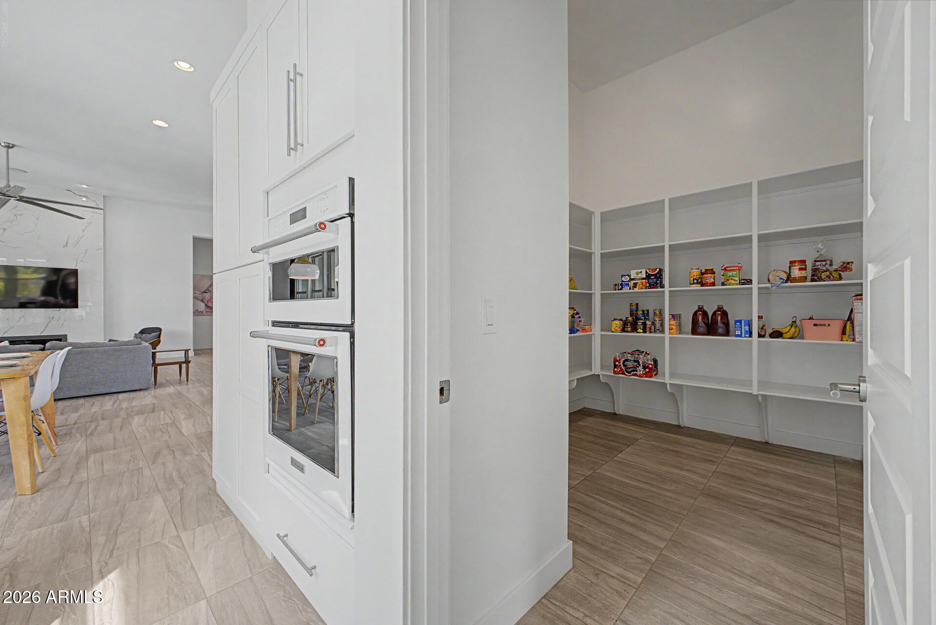 3671 E AQUARIUS Place