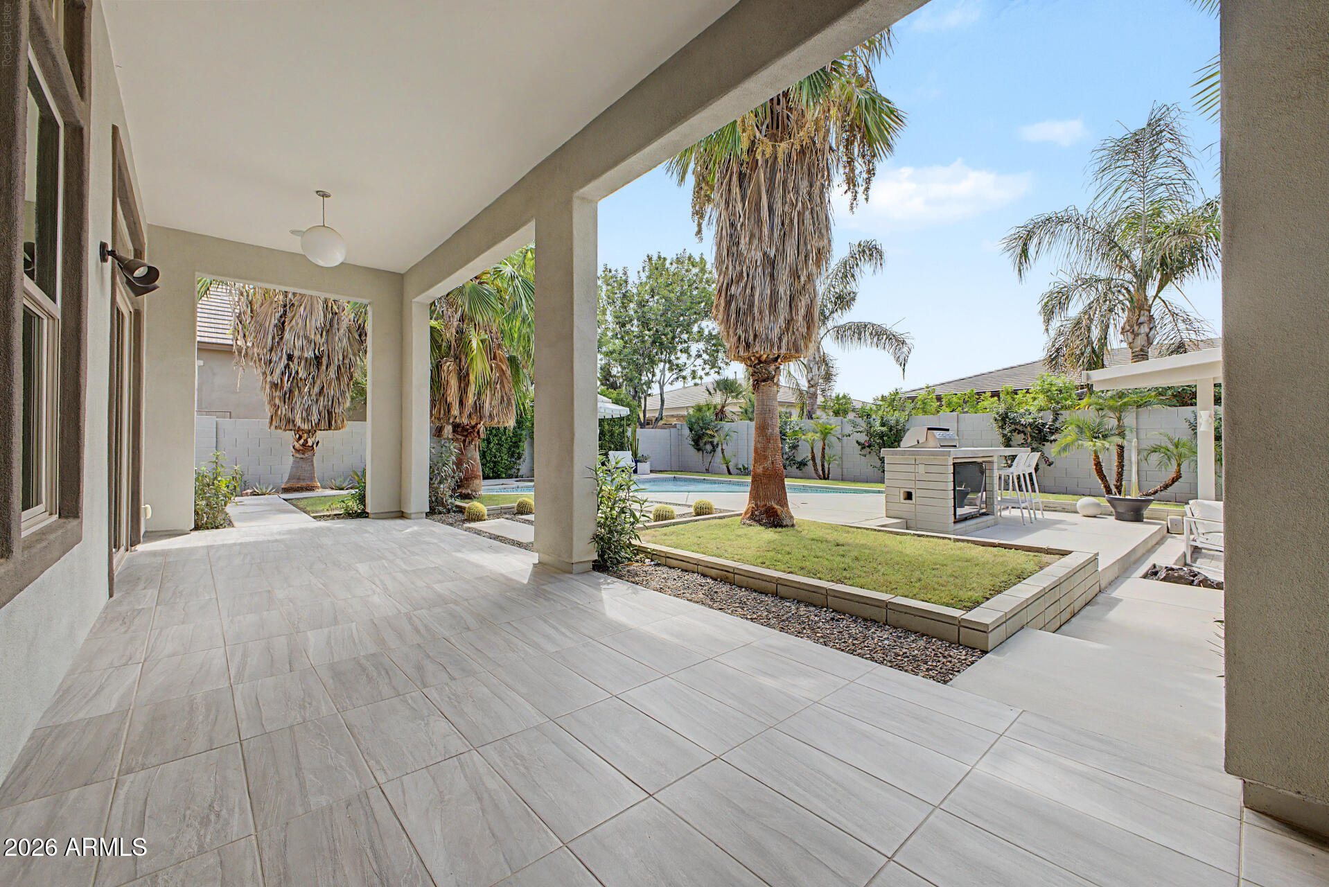 3671 E AQUARIUS Place