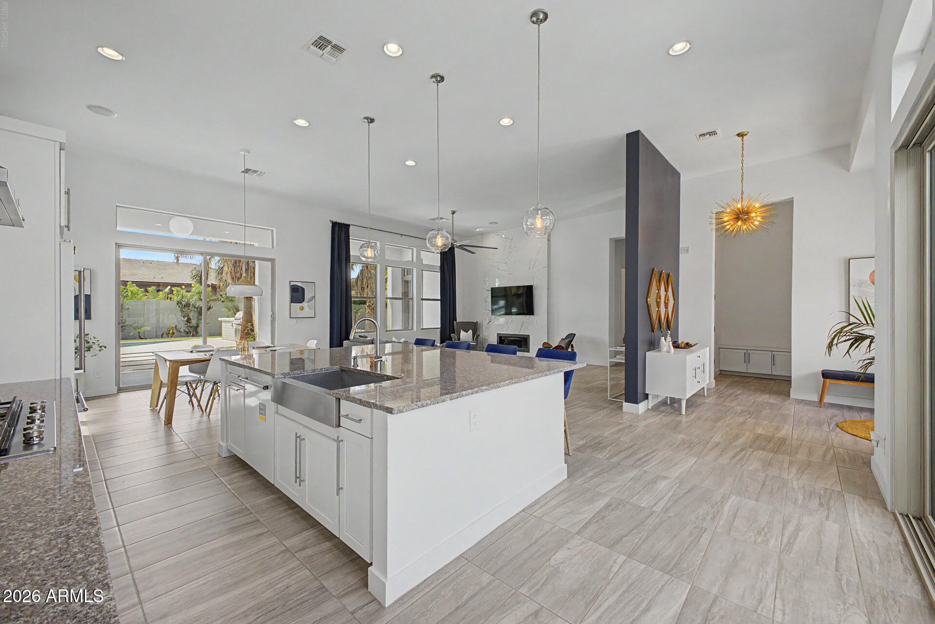 3671 E AQUARIUS Place