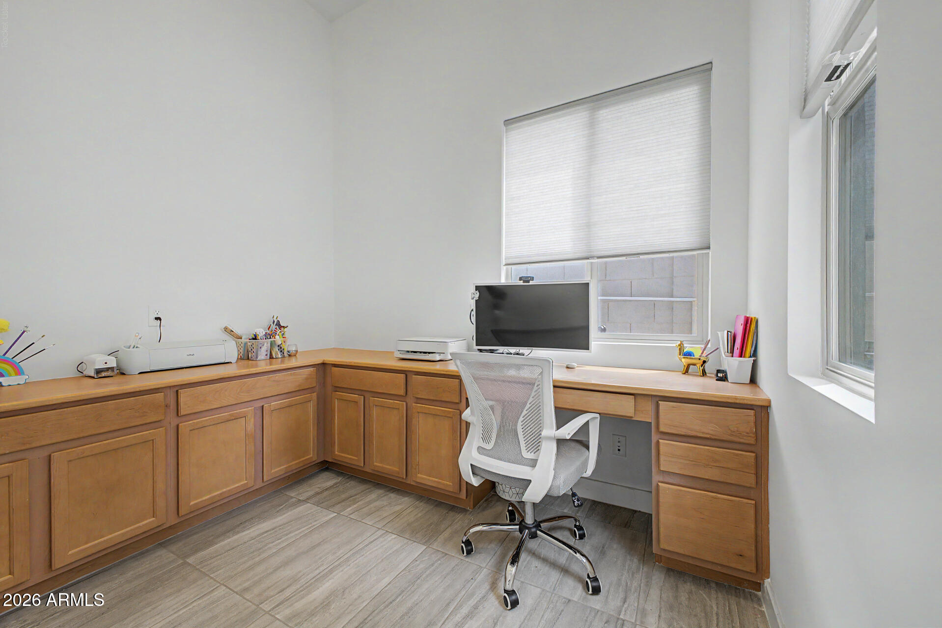 3671 E AQUARIUS Place