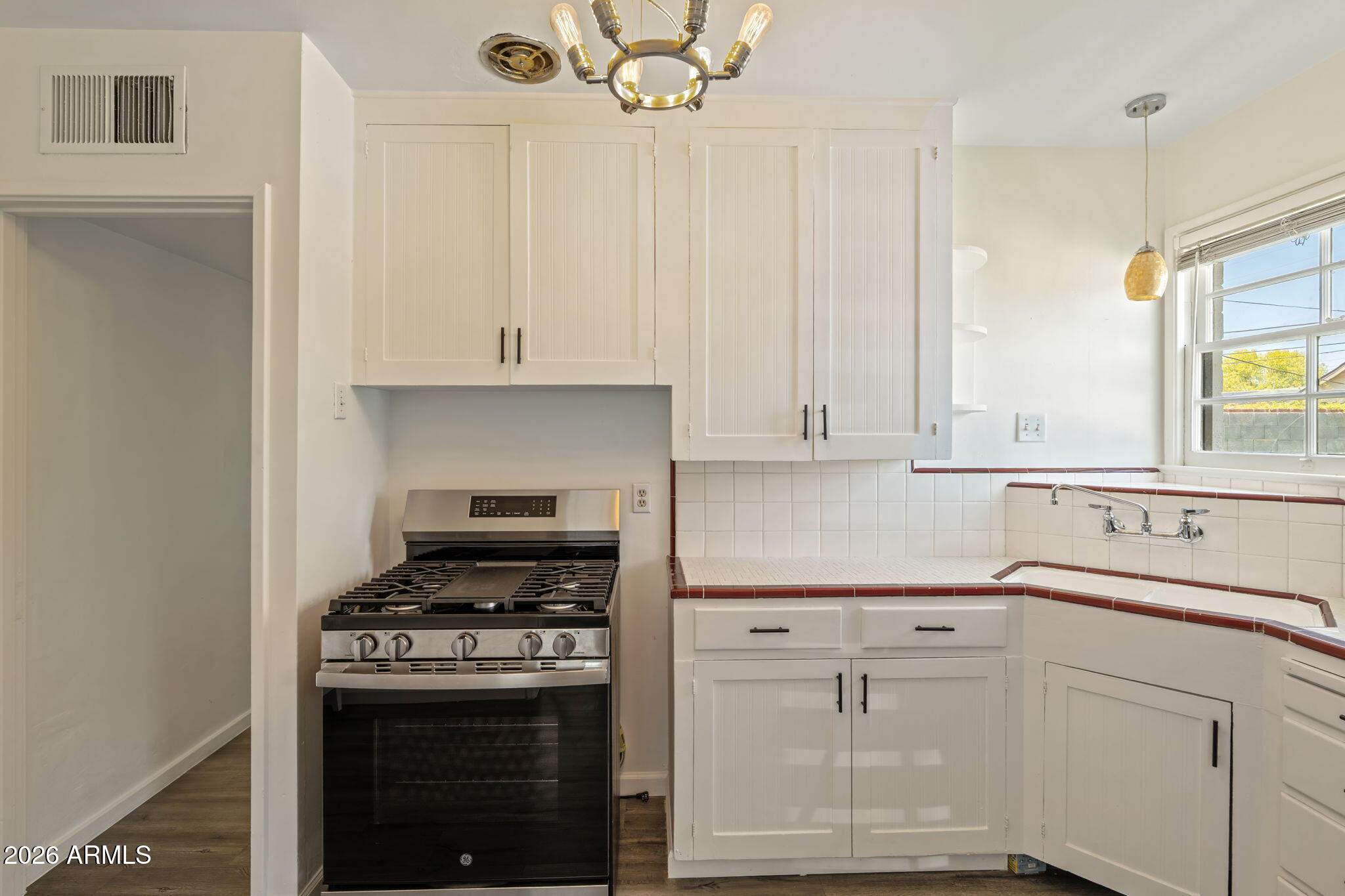 334 W Lewis Avenue