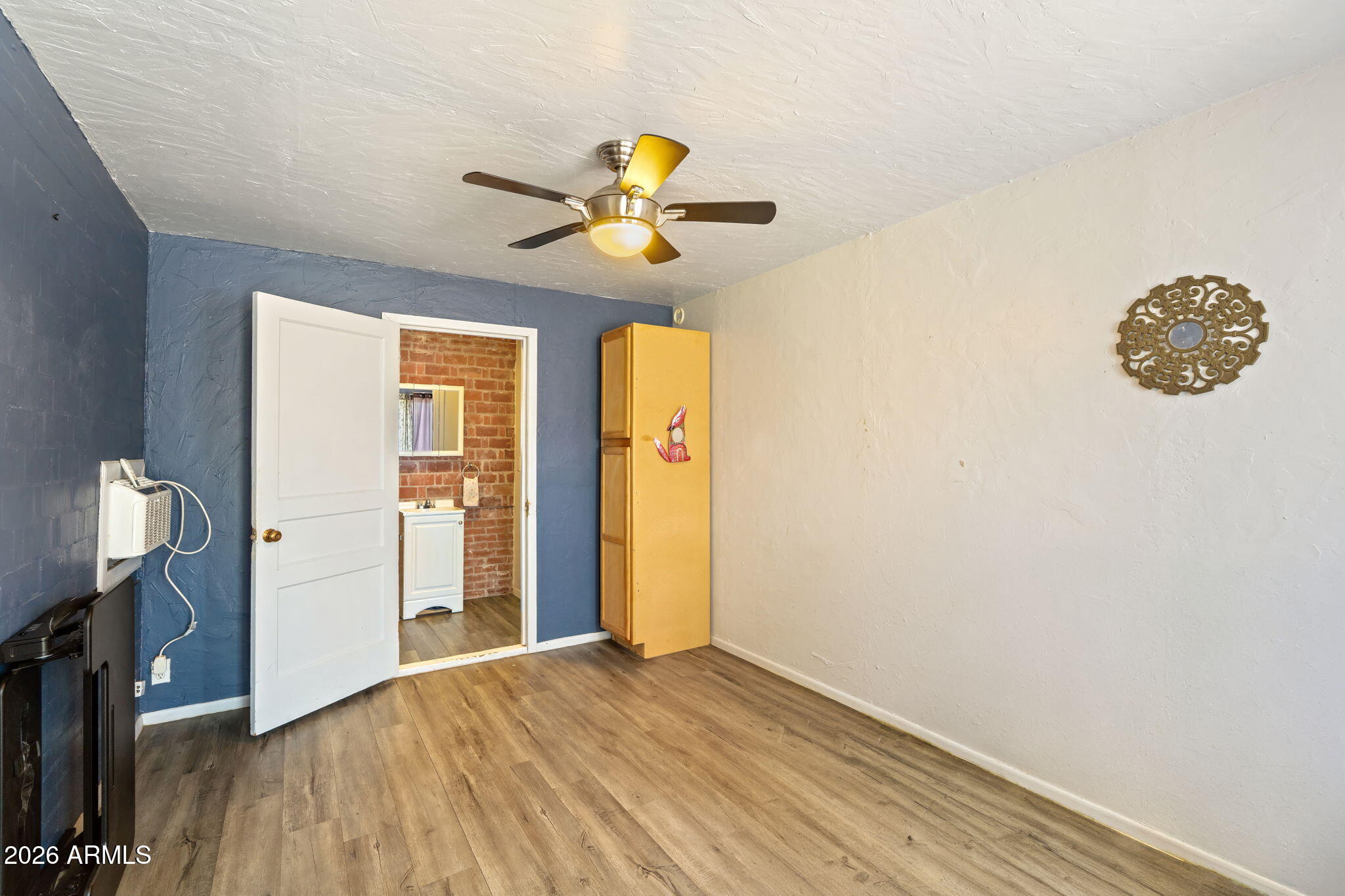 334 W Lewis Avenue