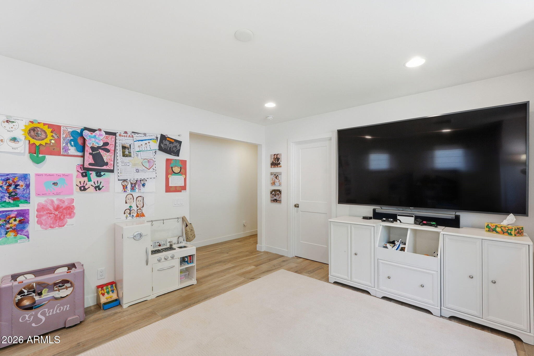 3427 E MARIPOSA Street