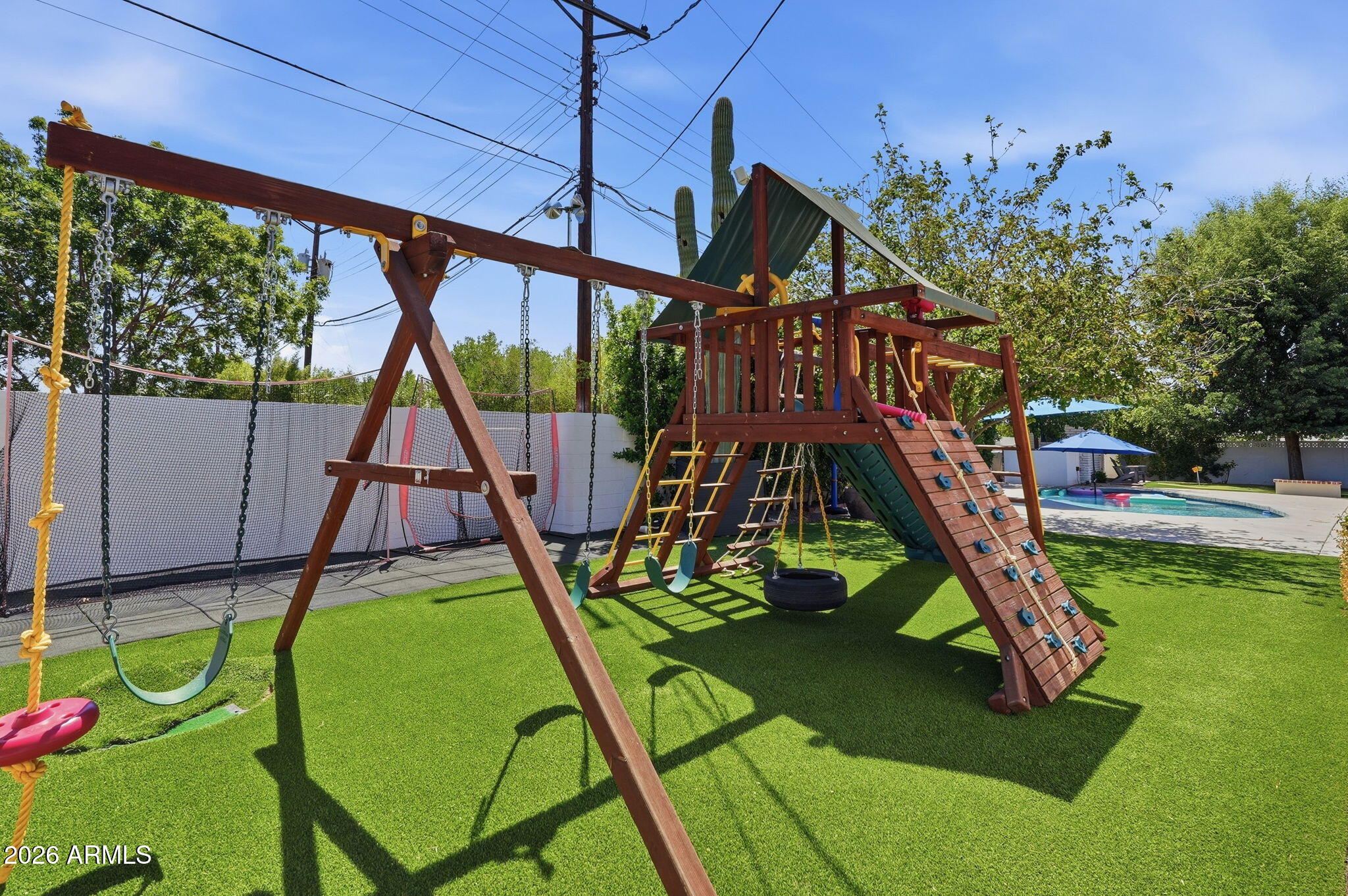 3427 E MARIPOSA Street