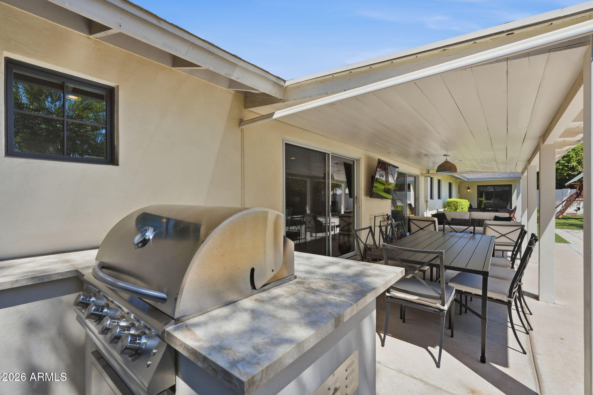 3427 E MARIPOSA Street