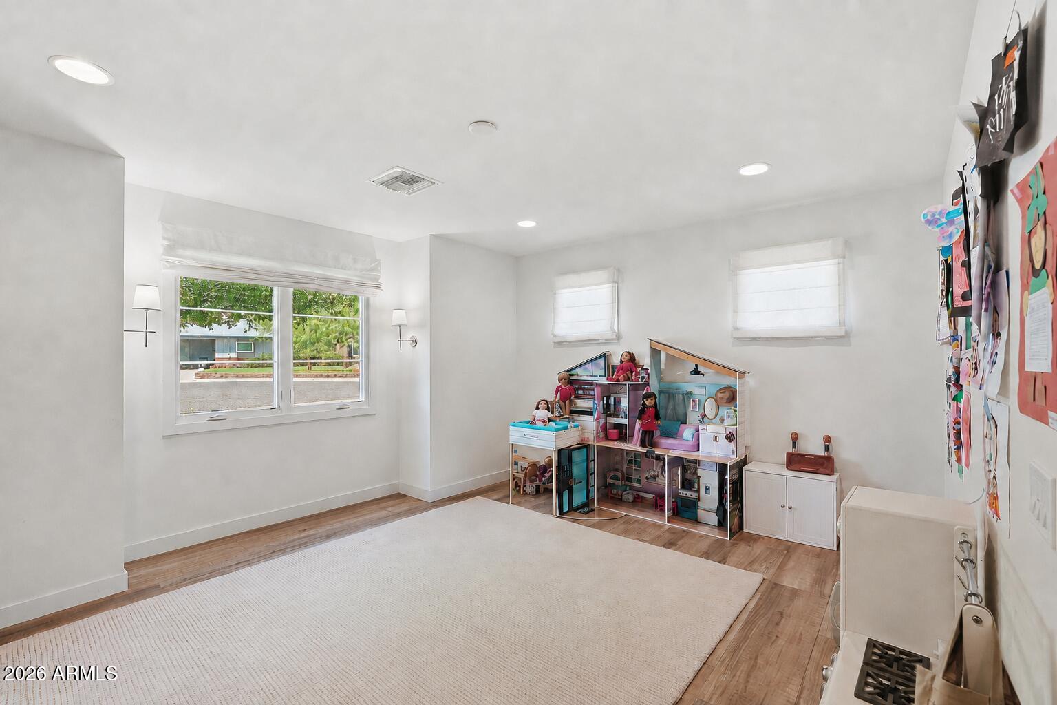 3427 E MARIPOSA Street