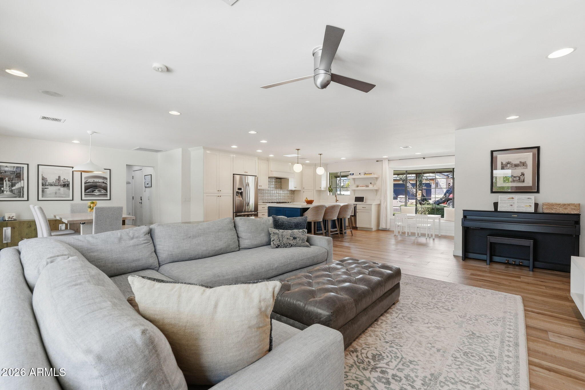 3427 E MARIPOSA Street