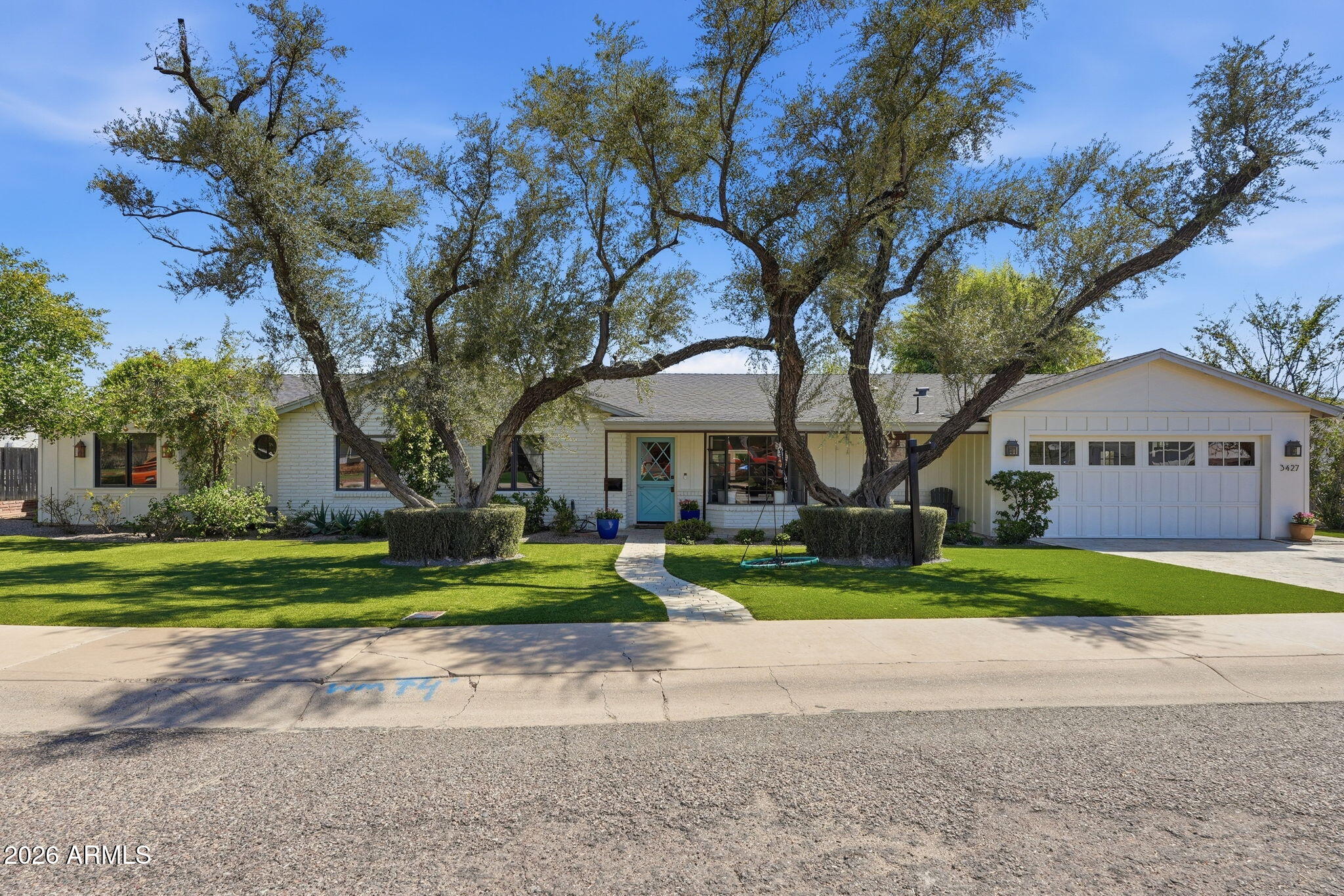 3427 E MARIPOSA Street