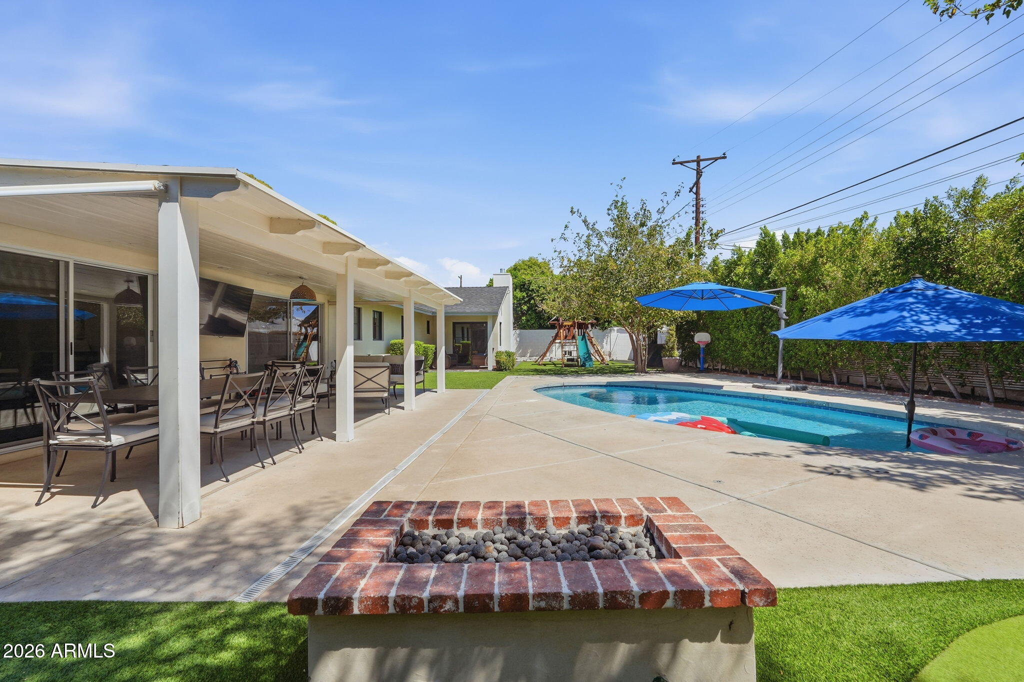 3427 E MARIPOSA Street