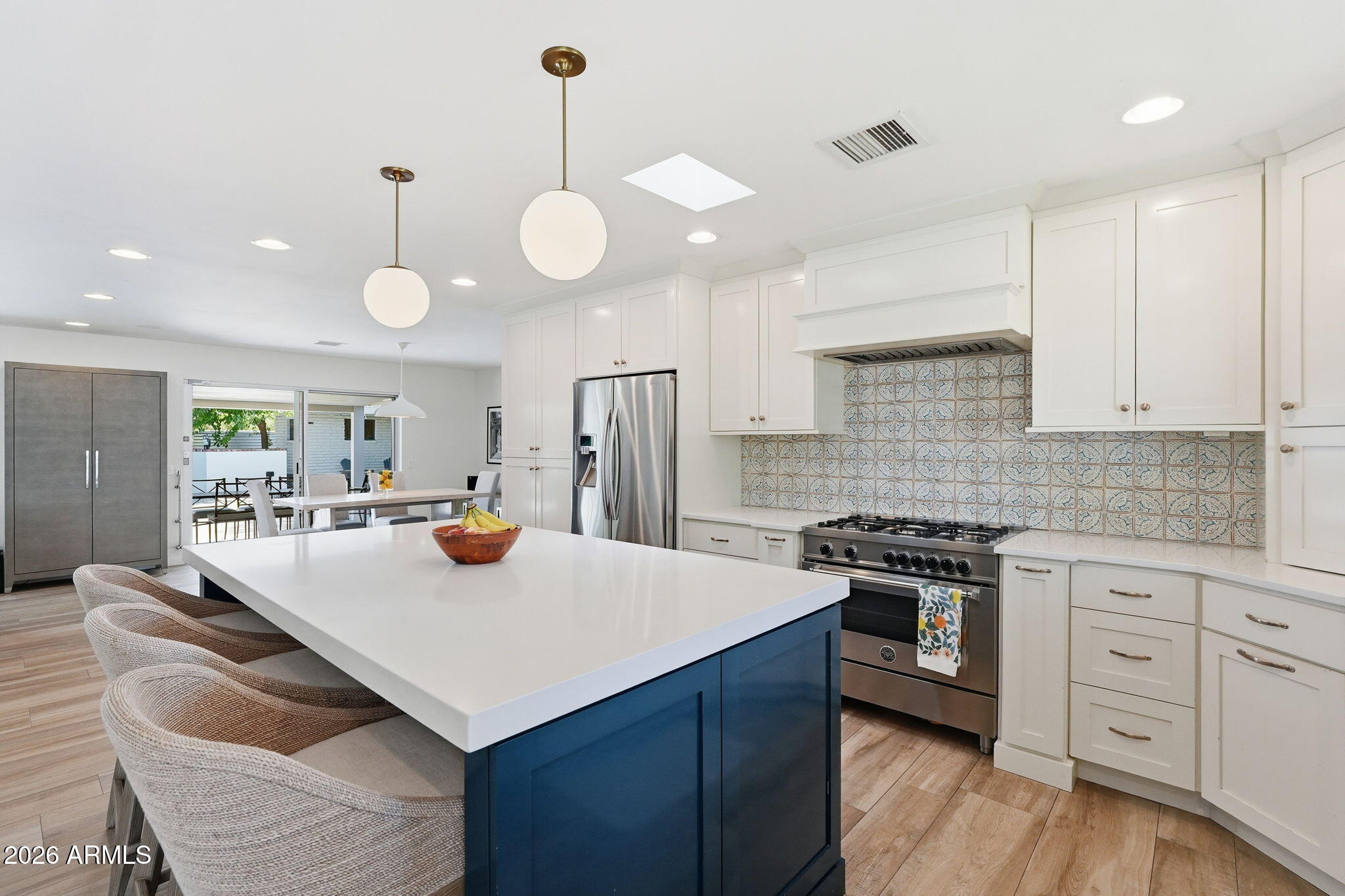 3427 E MARIPOSA Street