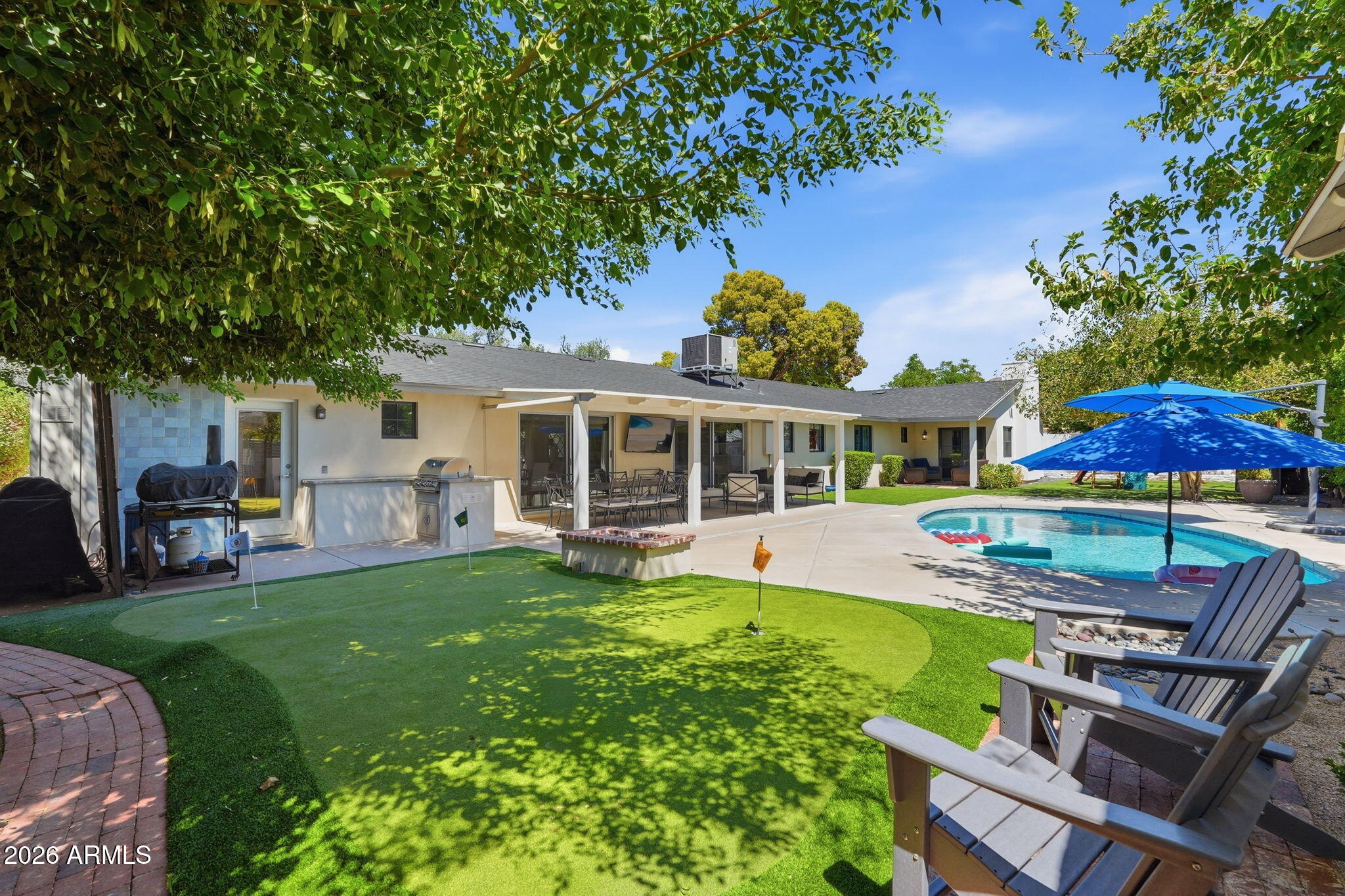 3427 E MARIPOSA Street