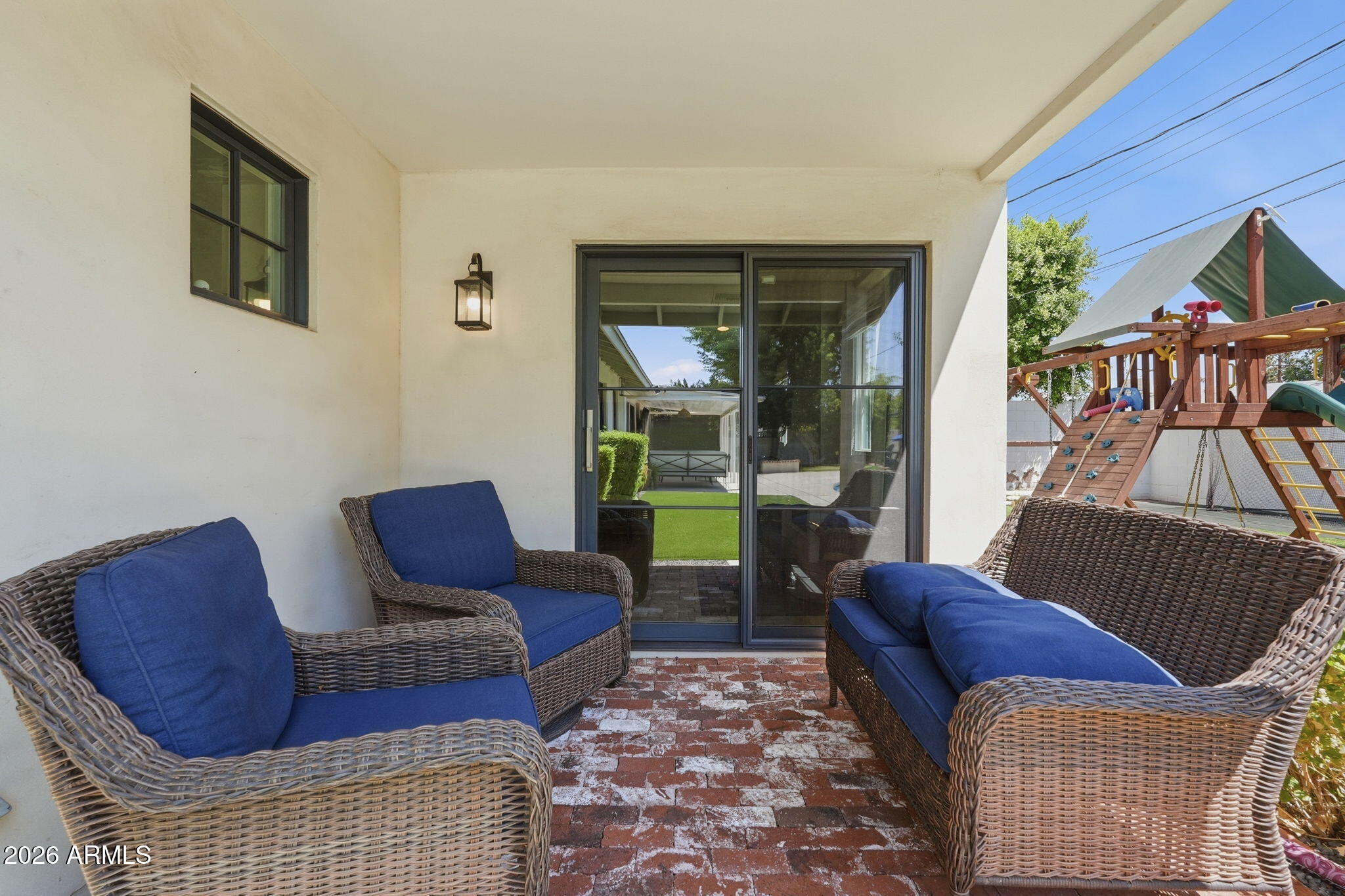 3427 E MARIPOSA Street