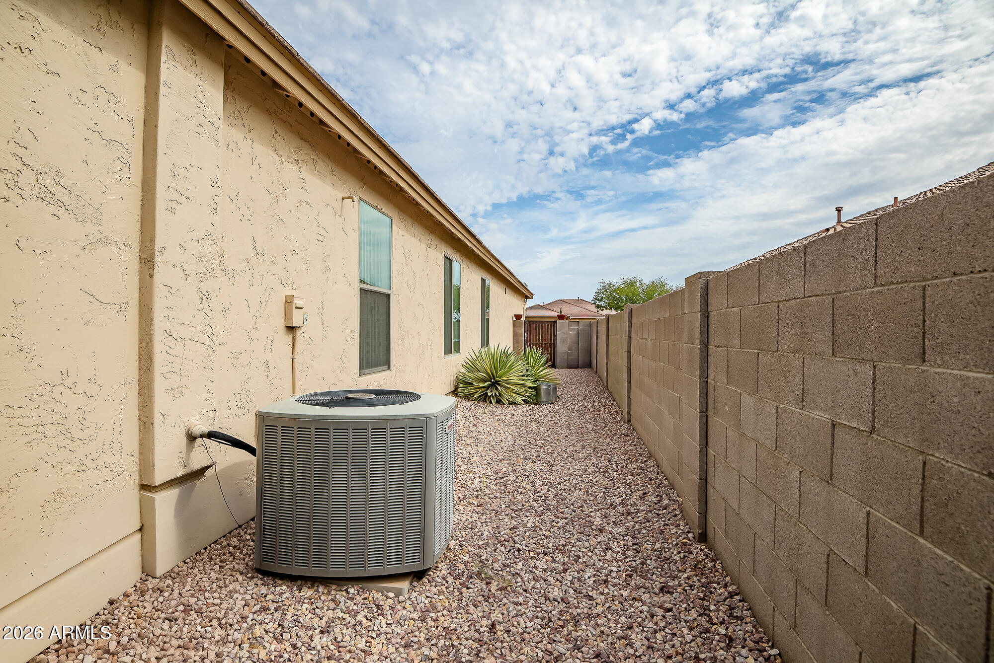 2945 W GOLDMINE MOUNTAIN Drive
