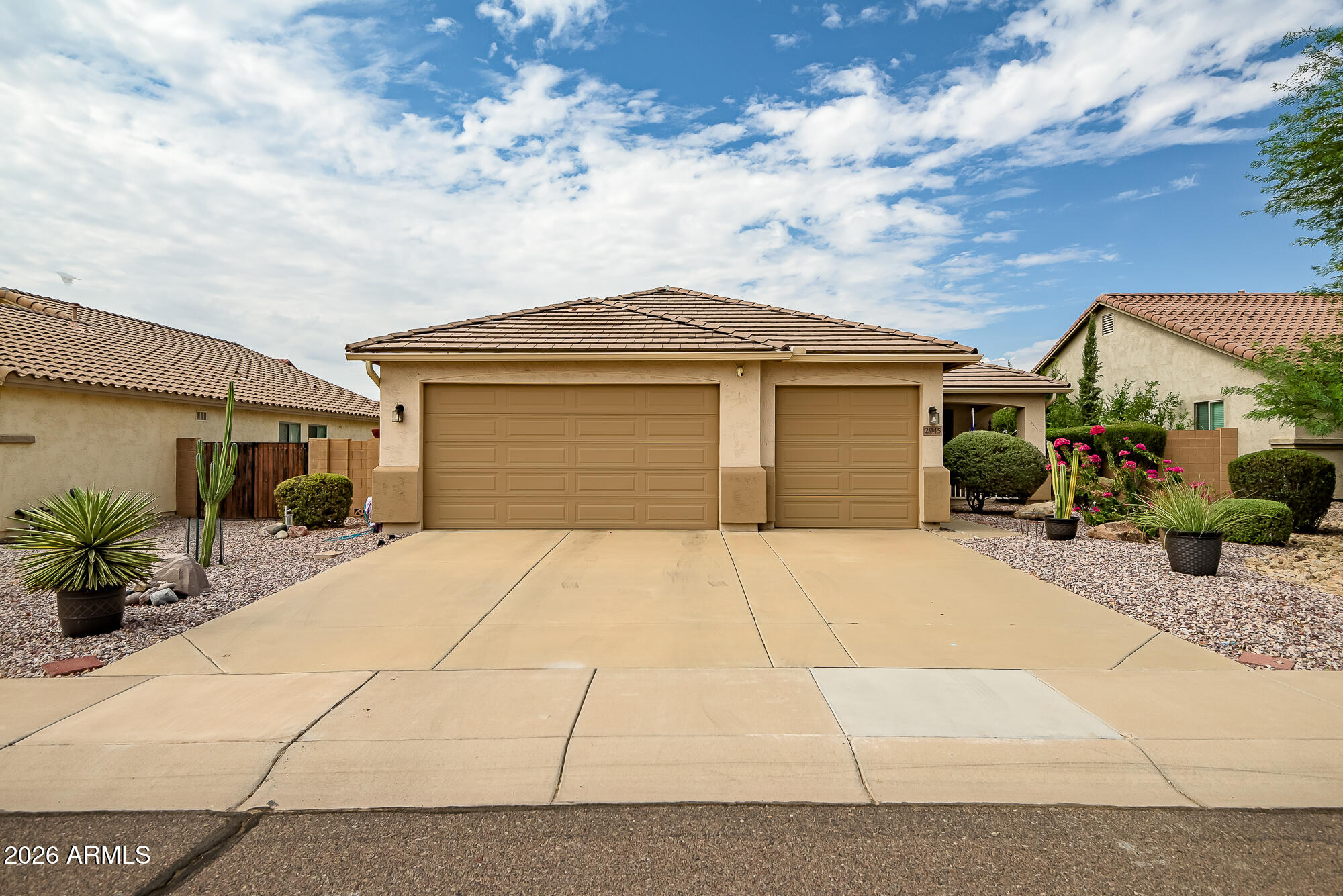 2945 W GOLDMINE MOUNTAIN Drive