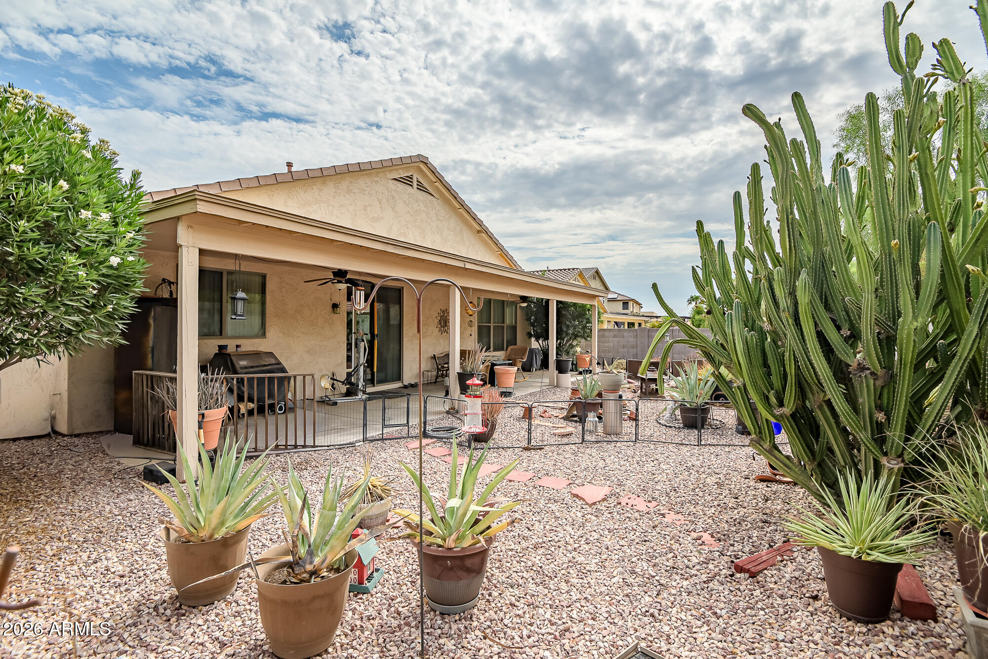 2945 W GOLDMINE MOUNTAIN Drive