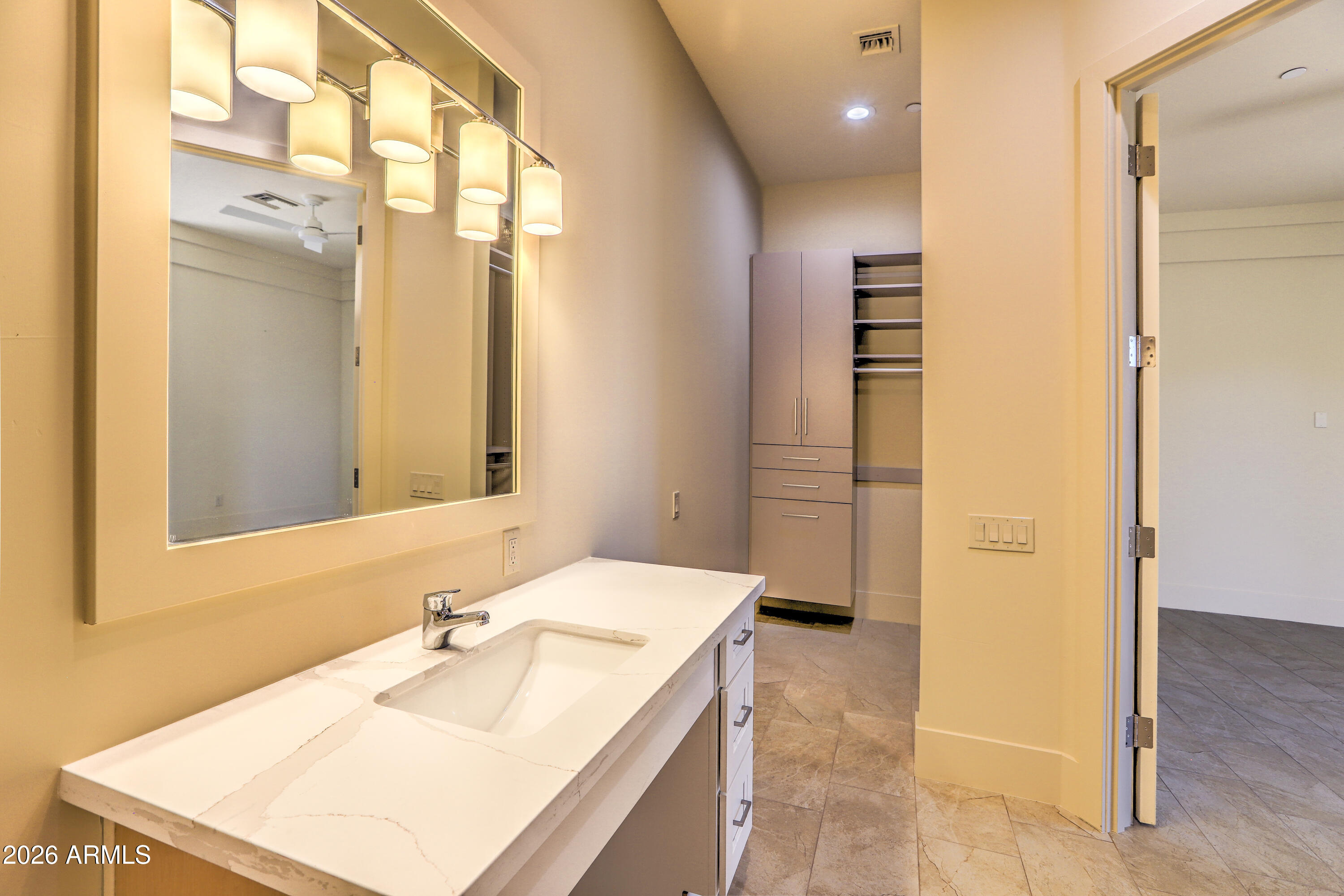 10031 N PALISADES Boulevard