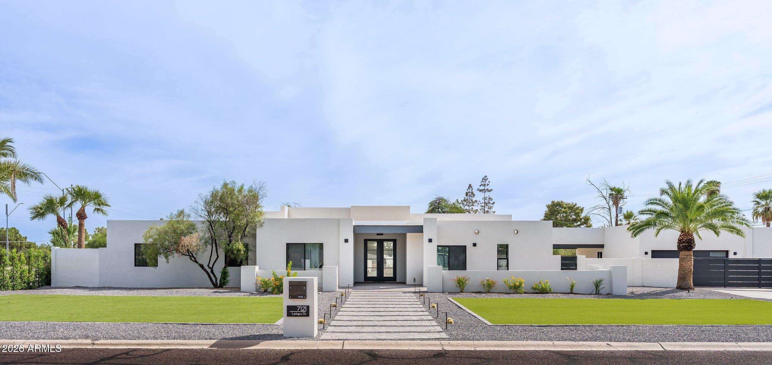 7121 E LARKSPUR Drive