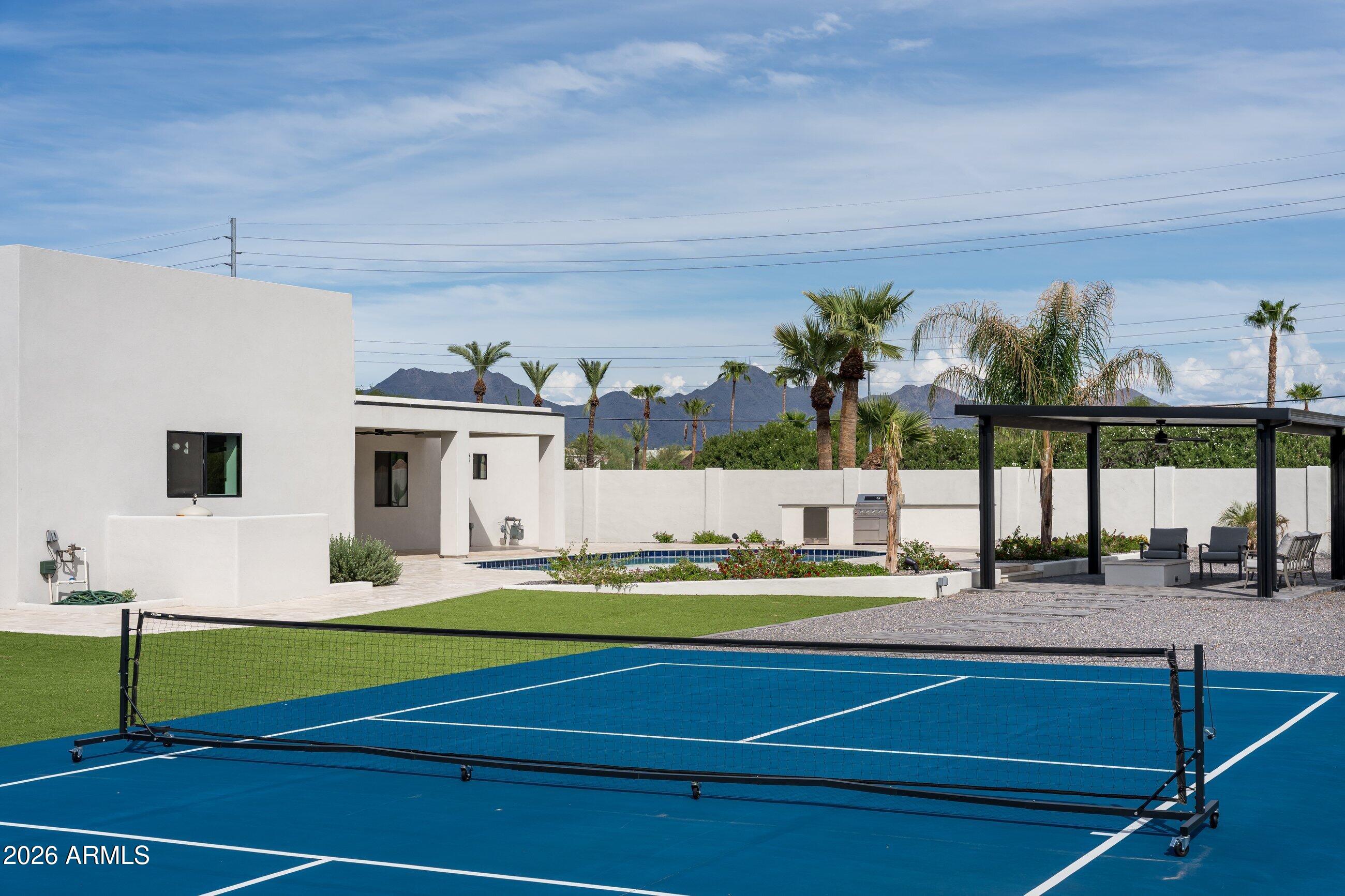 7121 E LARKSPUR Drive