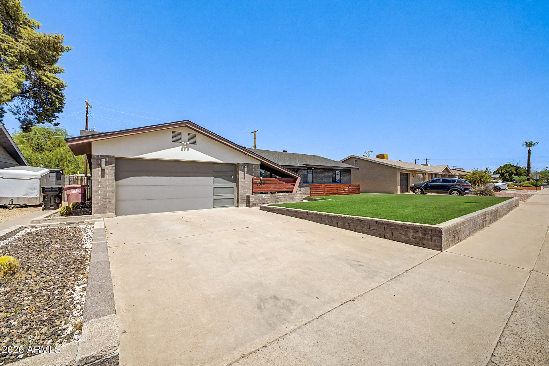 8326 E HUBBELL Street