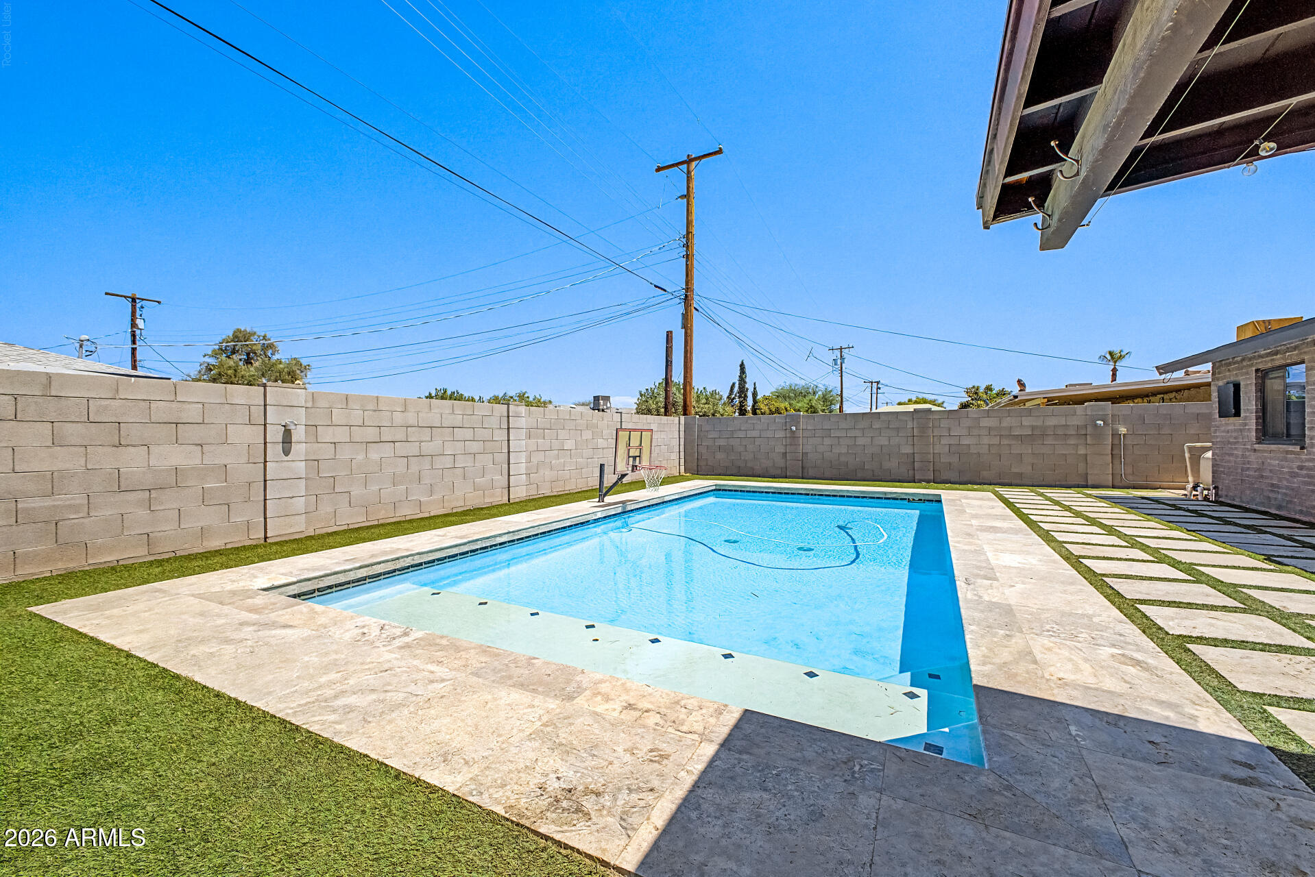 8326 E HUBBELL Street