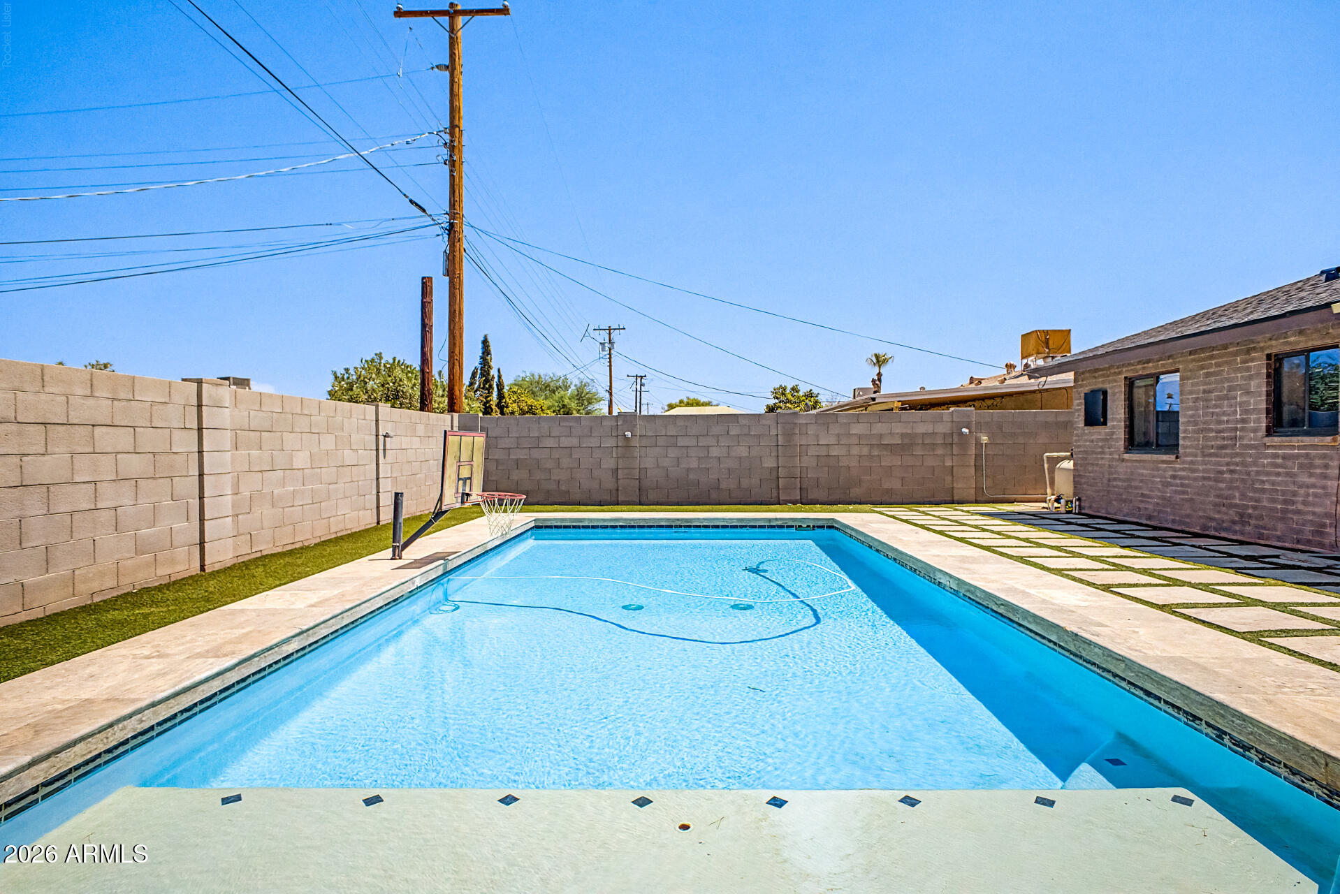 8326 E HUBBELL Street