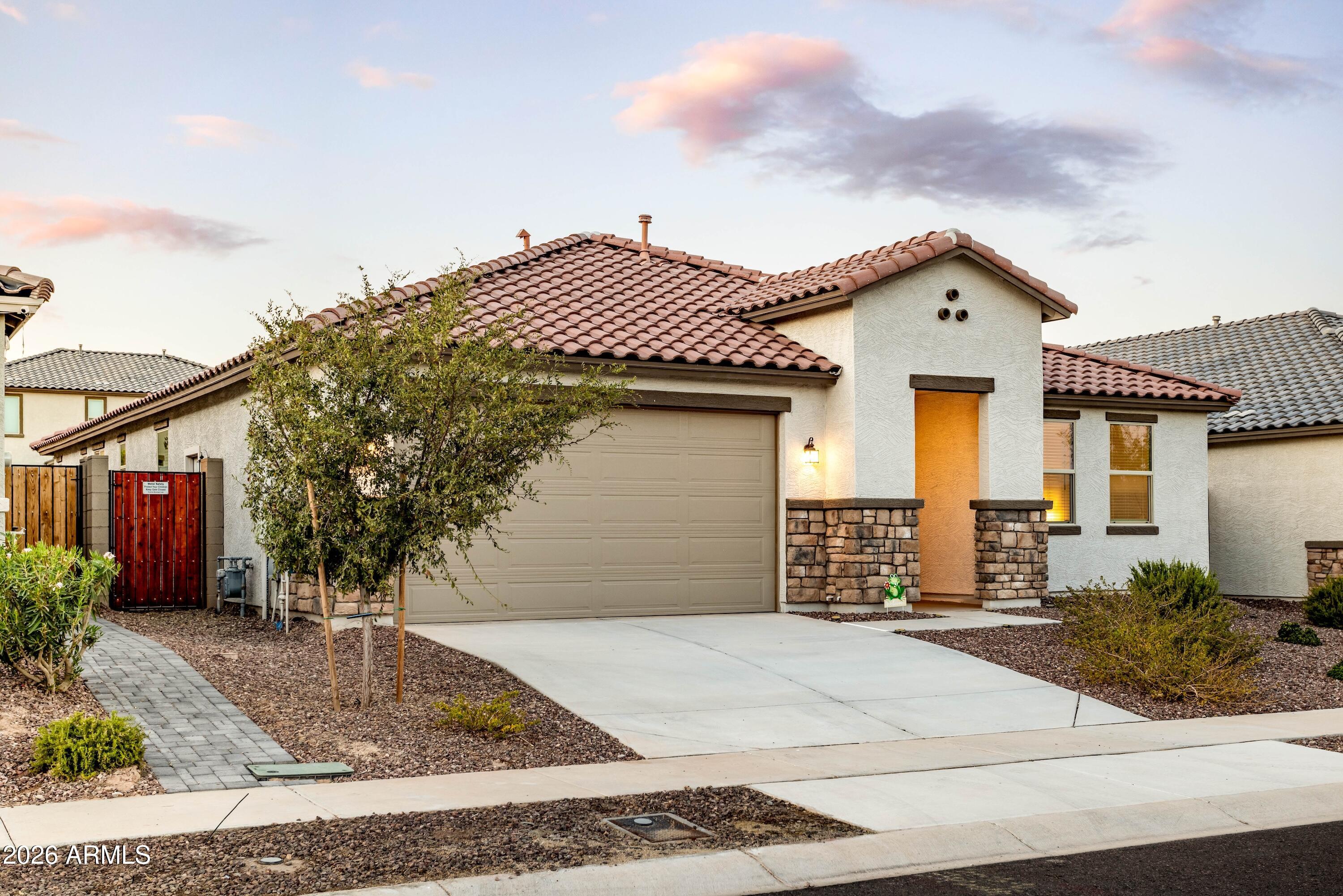 17146 W RUNNING DEER Trail