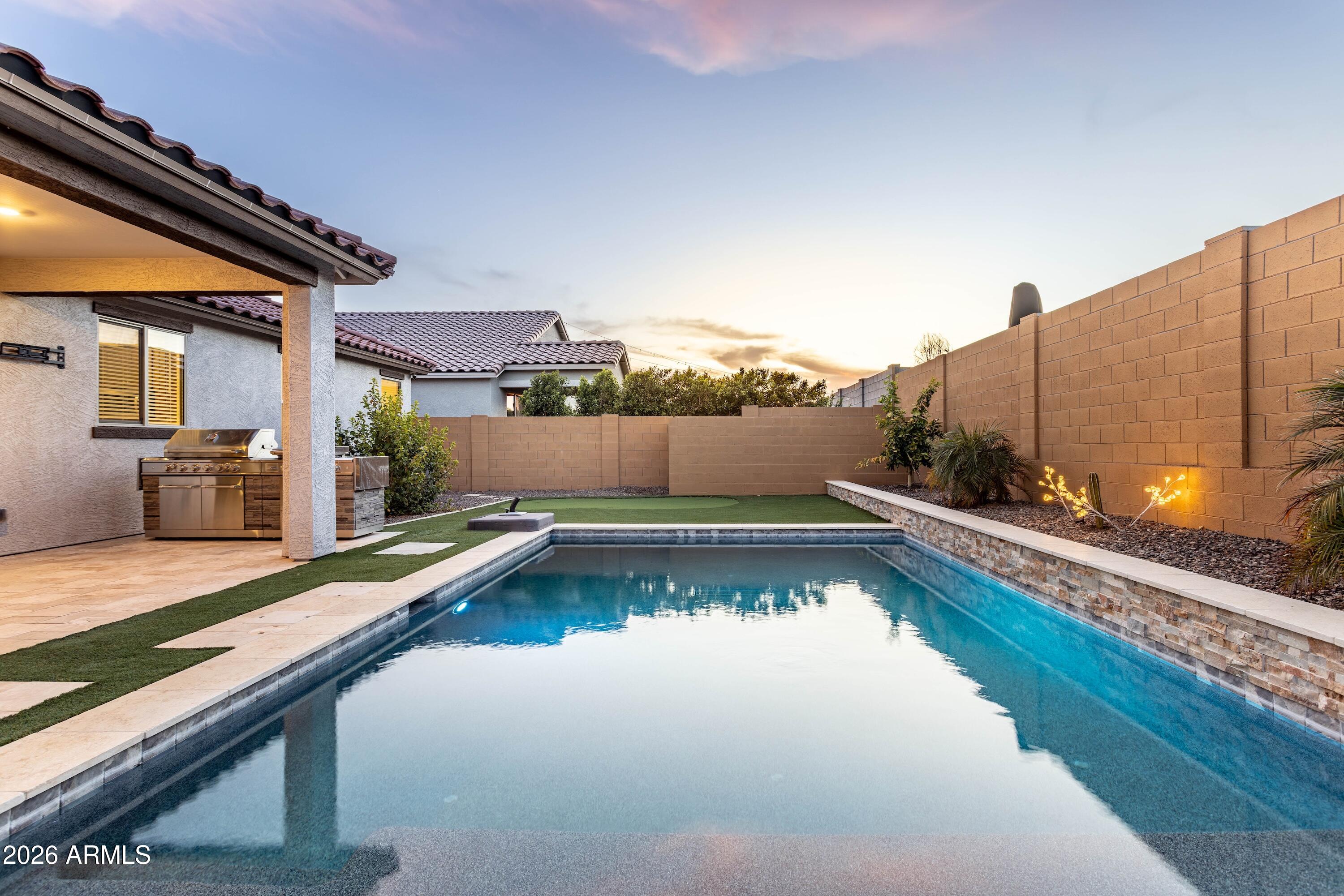 17146 W RUNNING DEER Trail