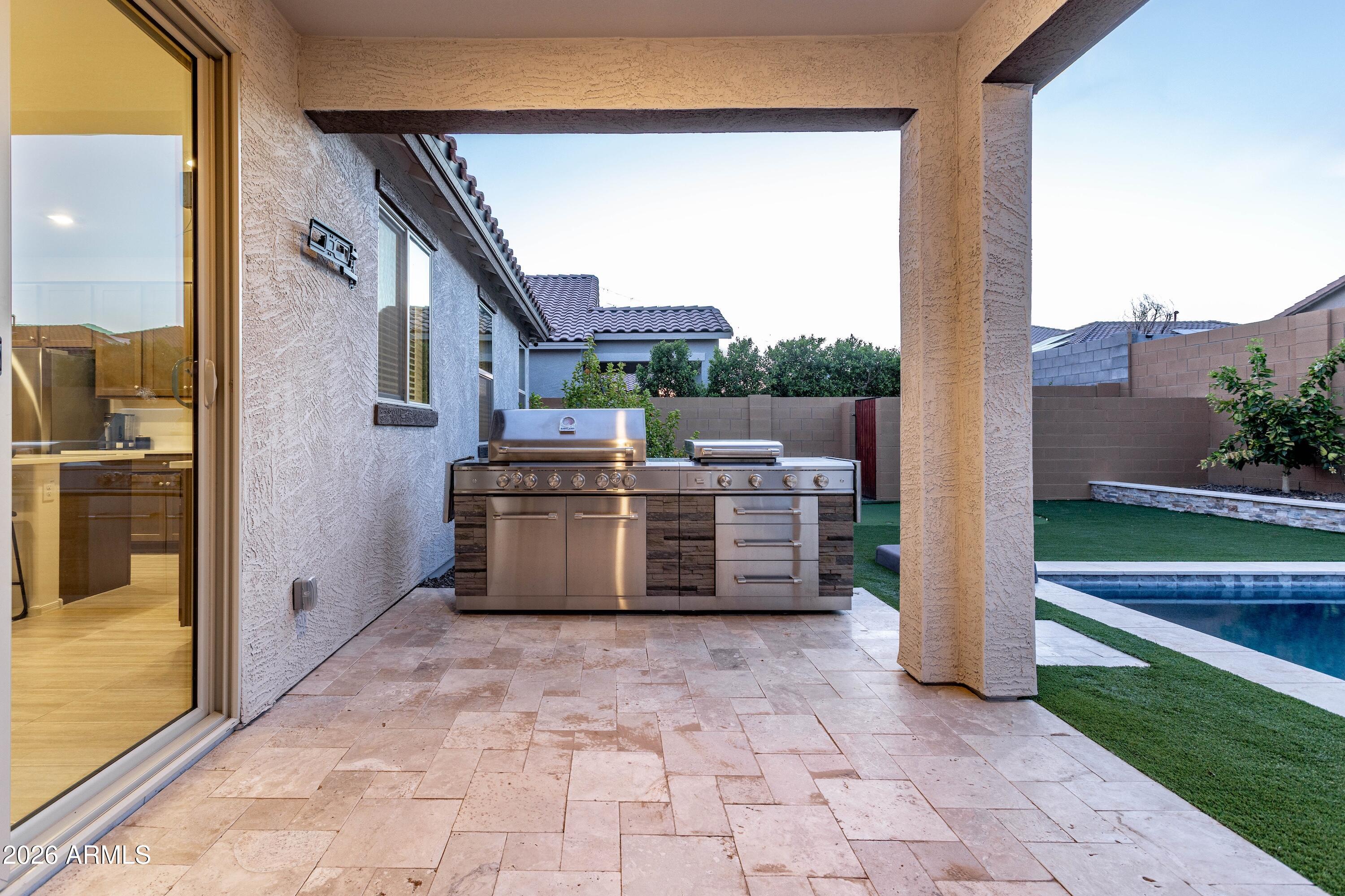 17146 W RUNNING DEER Trail