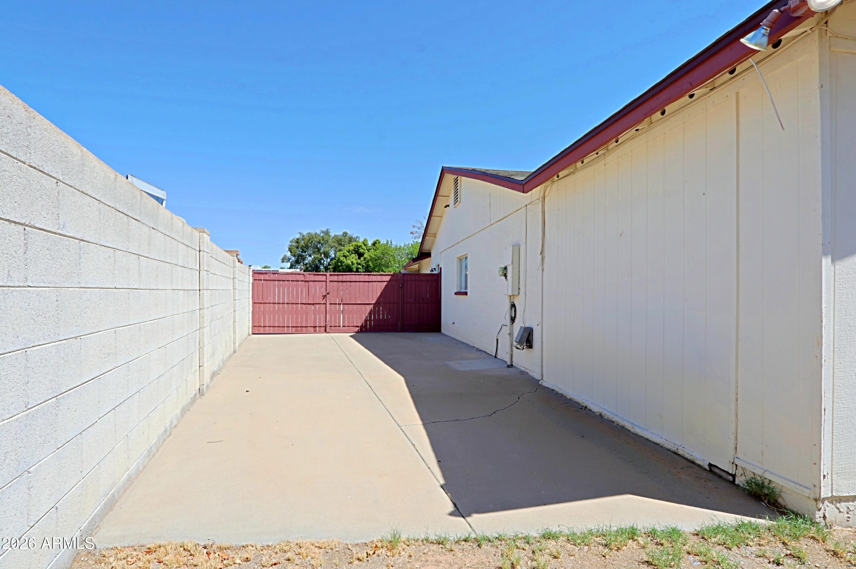 3721 W CALAVAR Road