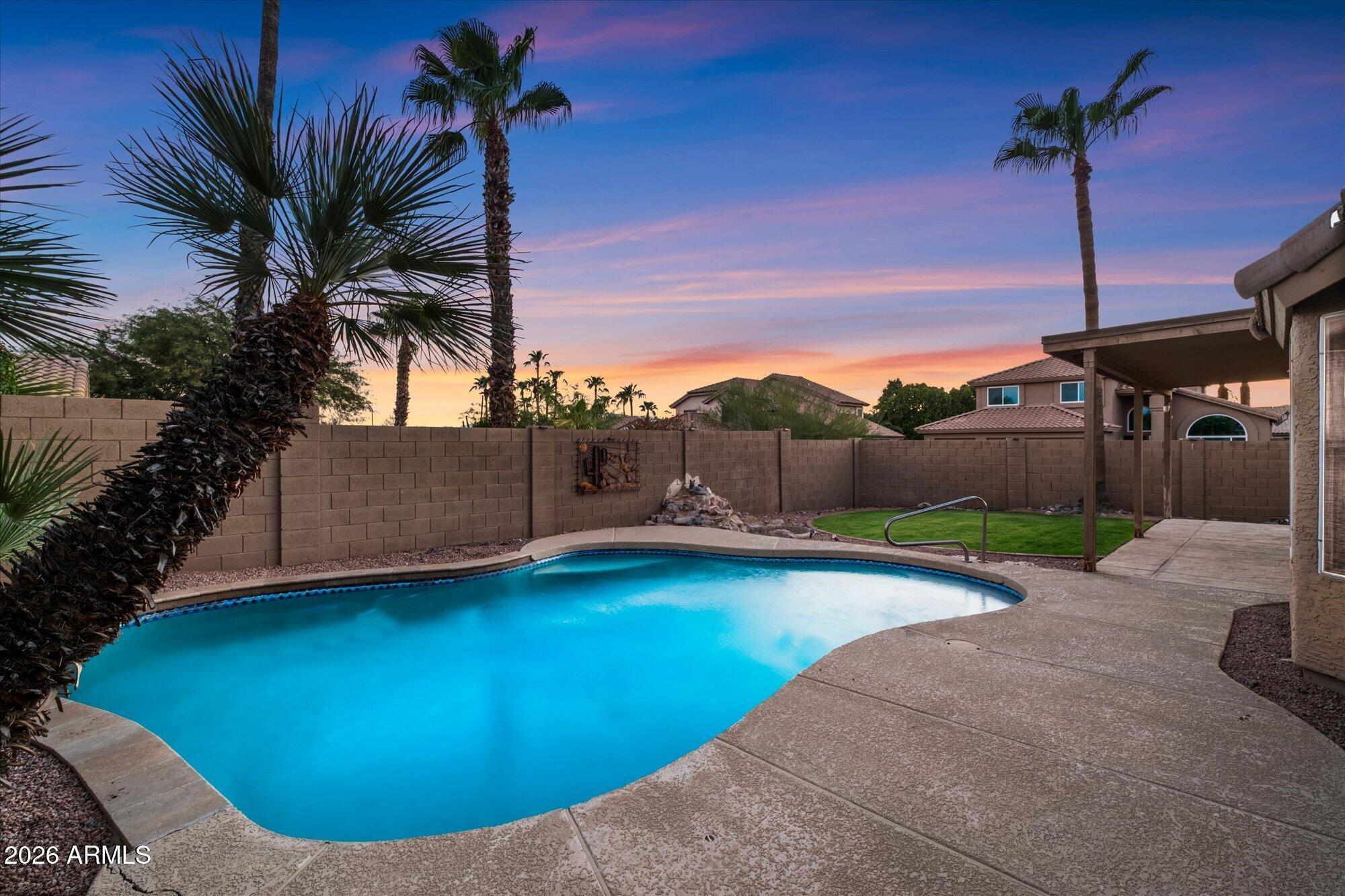 1439 W MOUNTAIN SKY Avenue