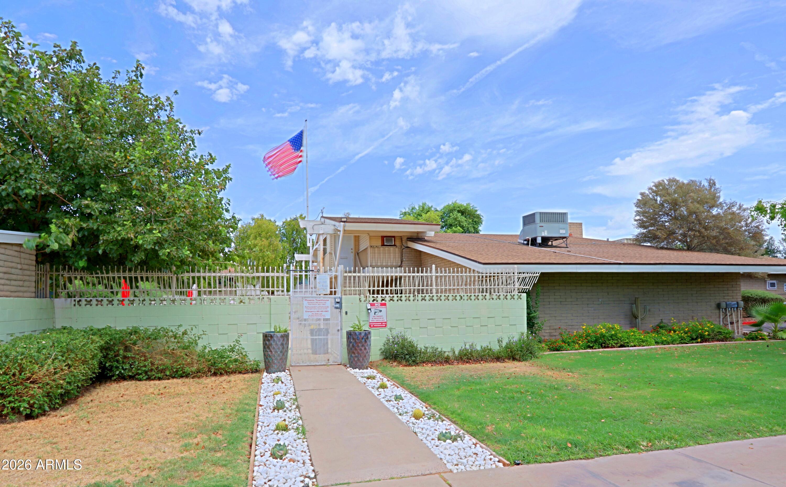 1675 W HAZELWOOD Street