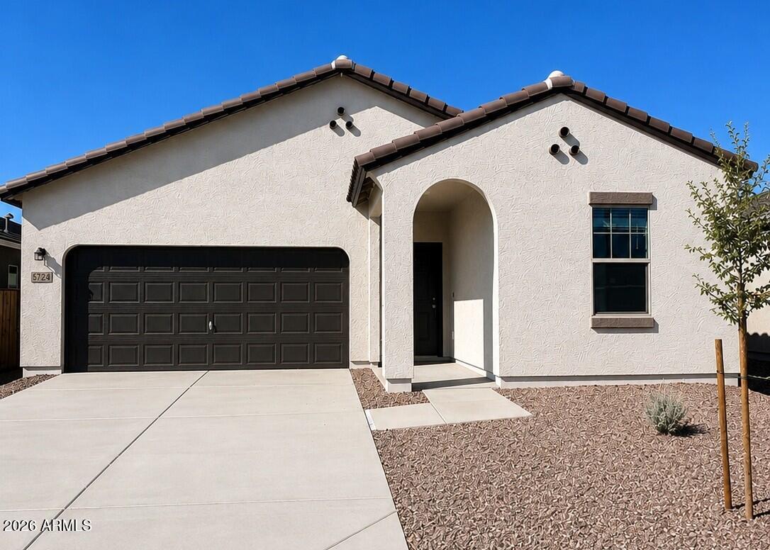 5724 E HORNBLENDE Way