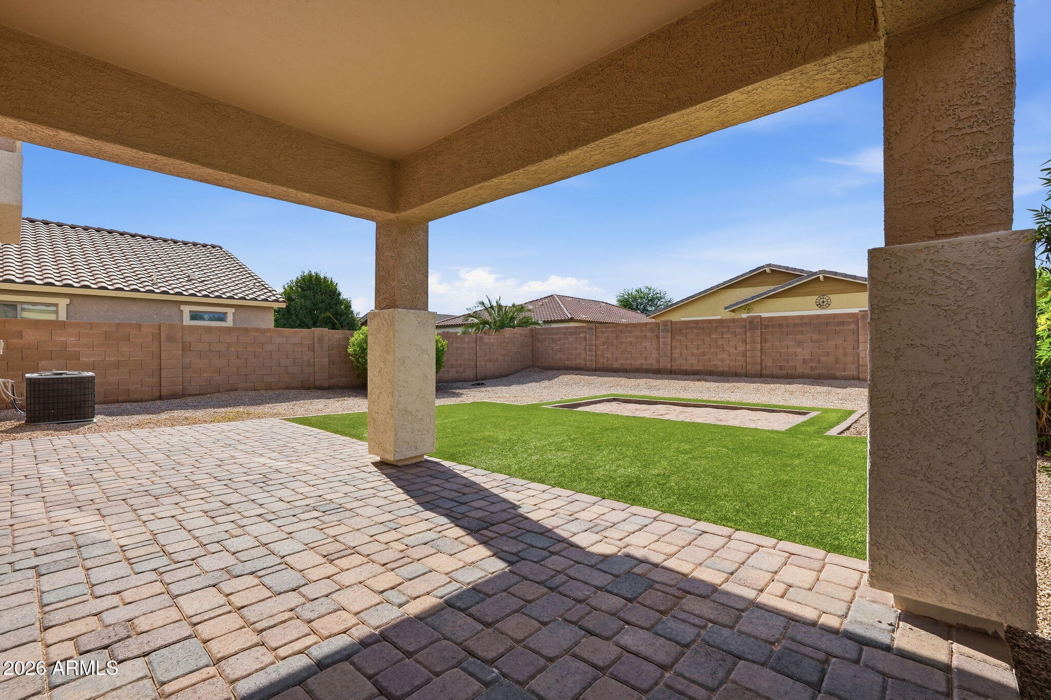 22343 E CALLE DE FLORES