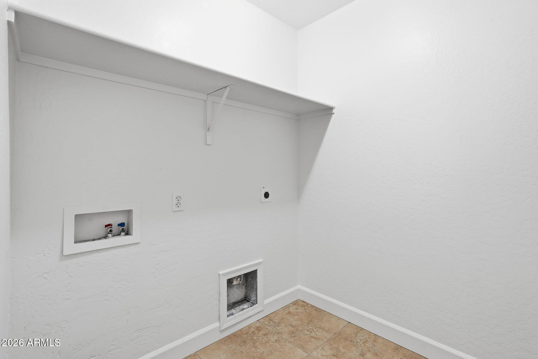 22343 E CALLE DE FLORES