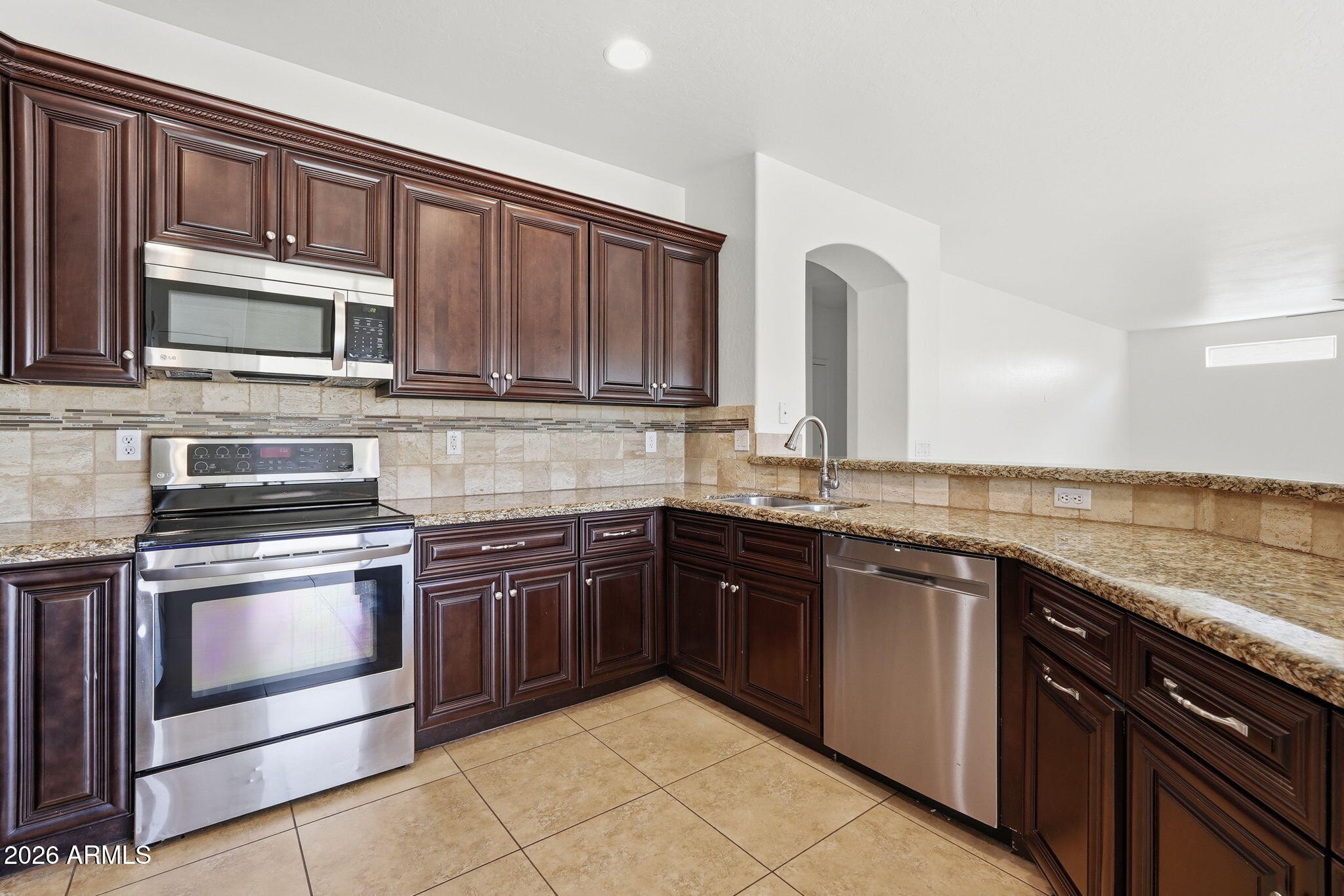 22343 E CALLE DE FLORES