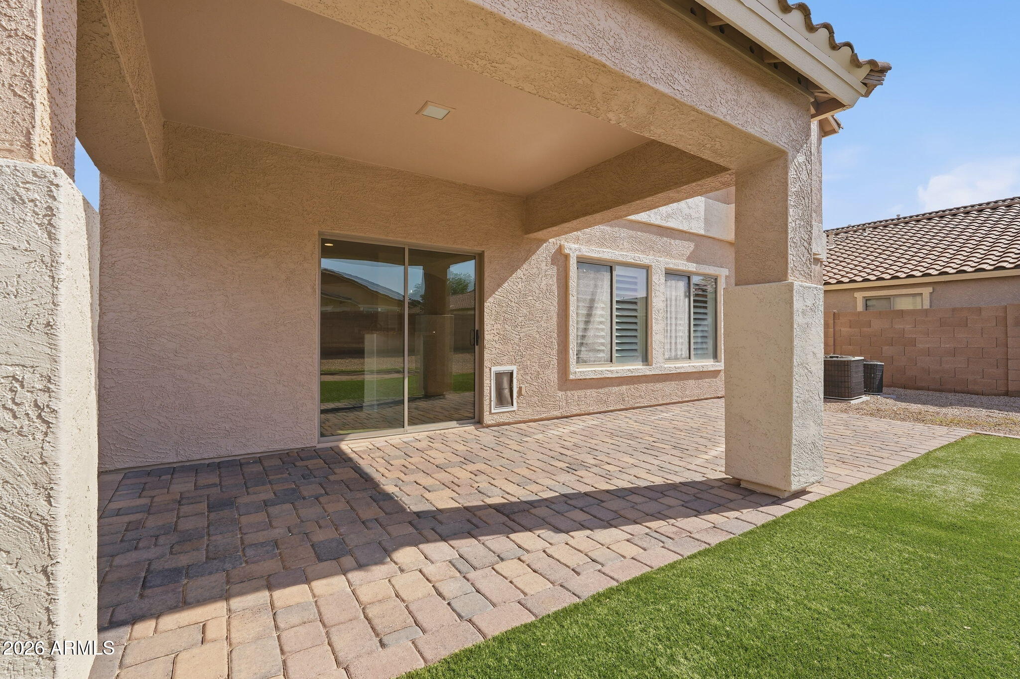 22343 E CALLE DE FLORES