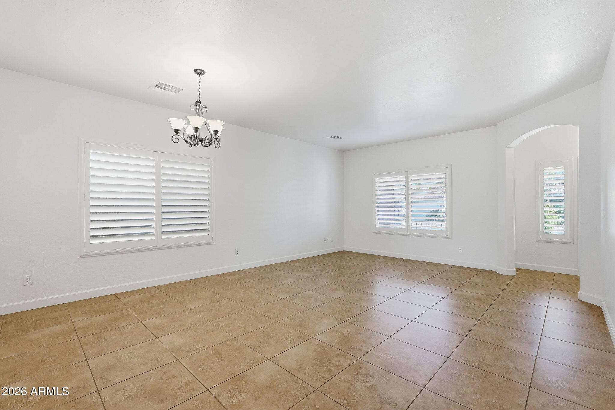 22343 E CALLE DE FLORES