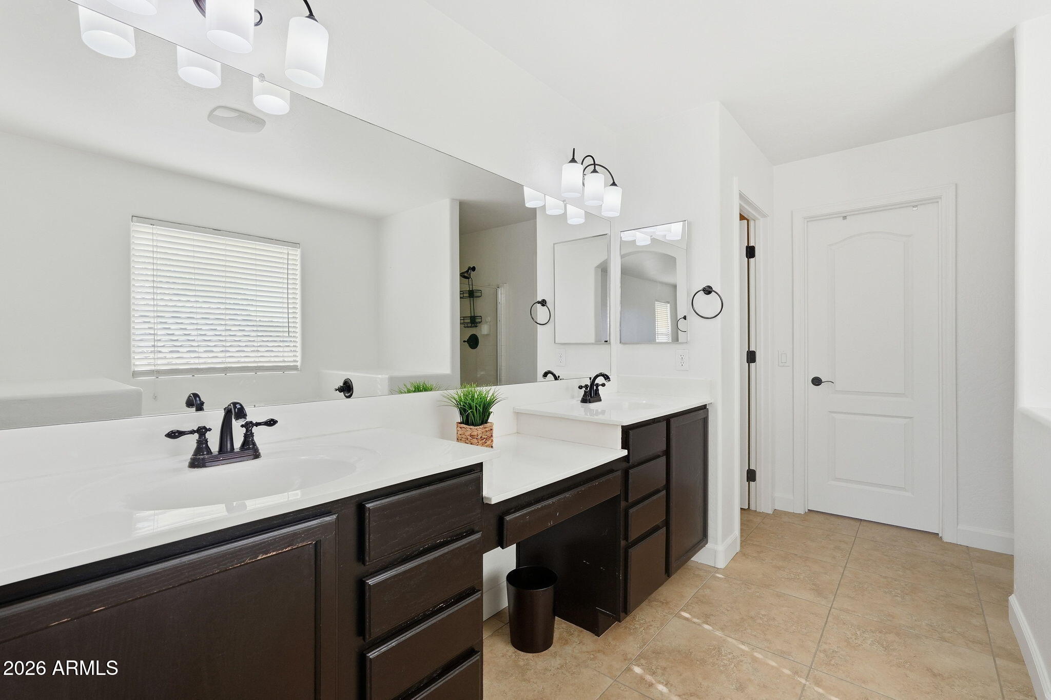 22343 E CALLE DE FLORES