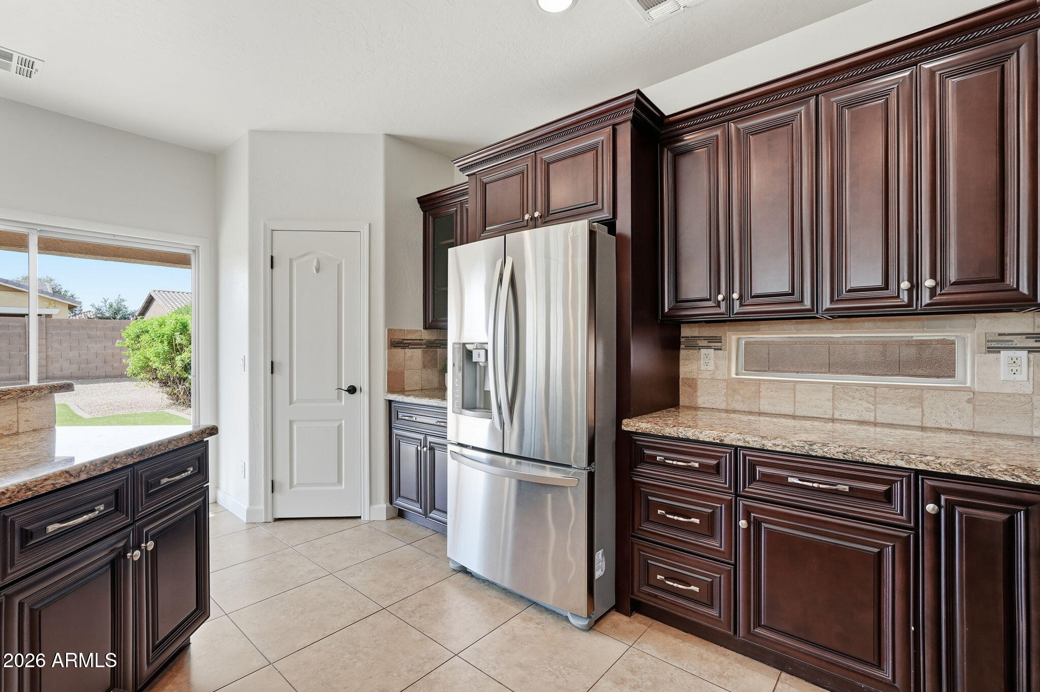 22343 E CALLE DE FLORES