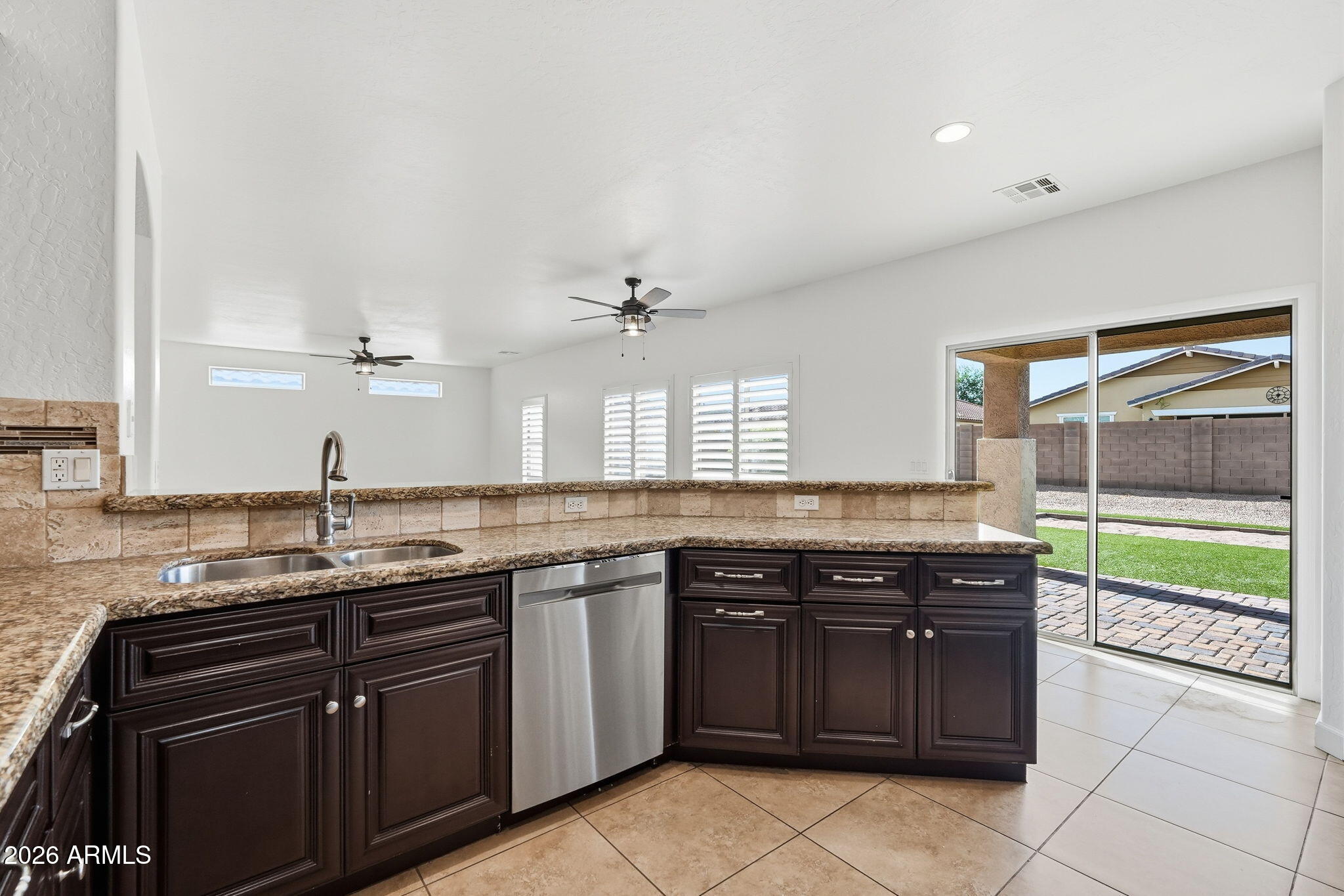 22343 E CALLE DE FLORES