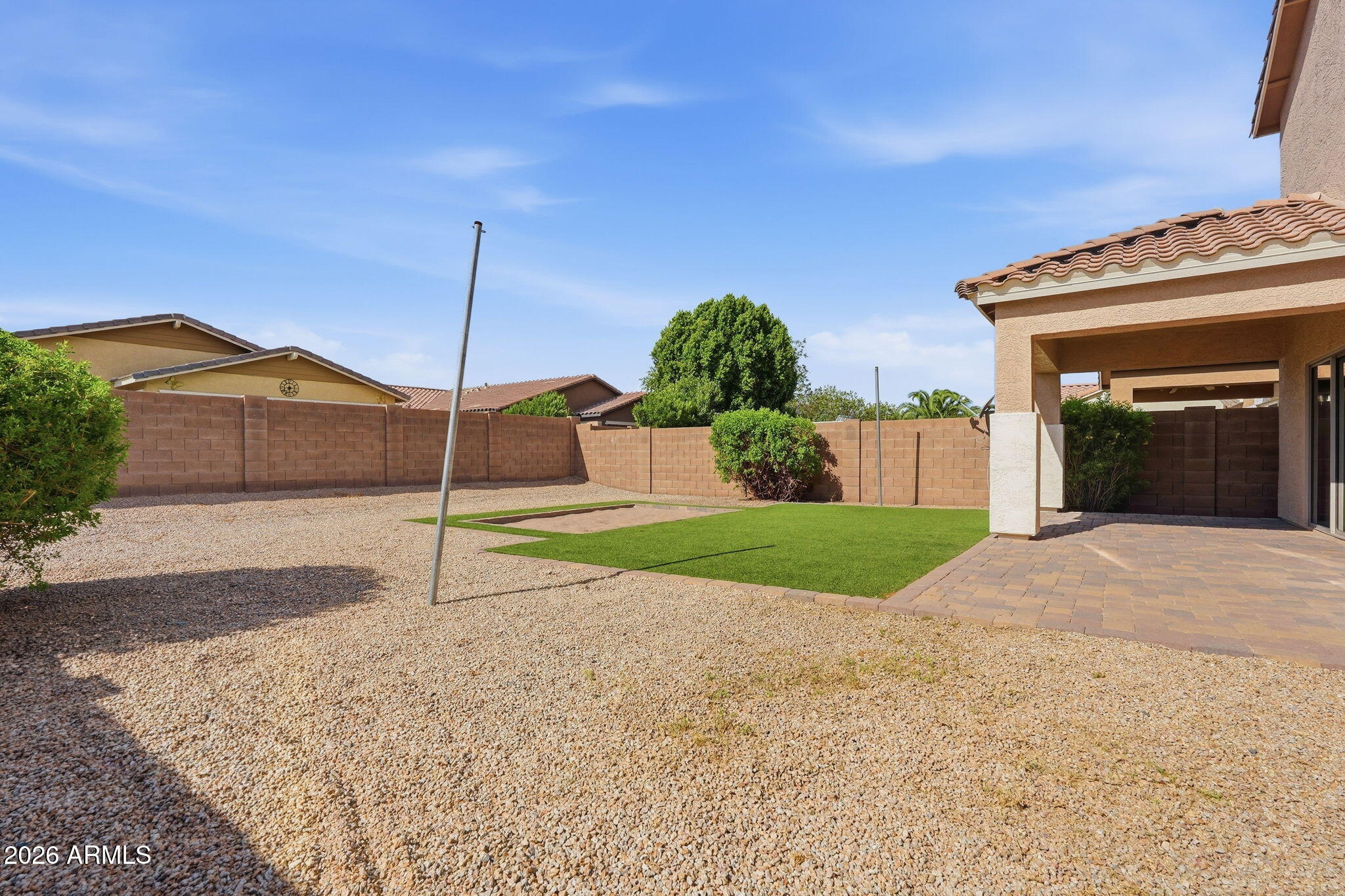 22343 E CALLE DE FLORES