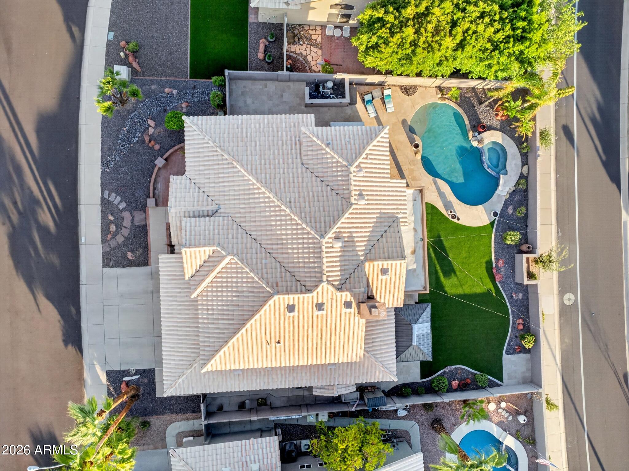 6261 W LOUISE Drive