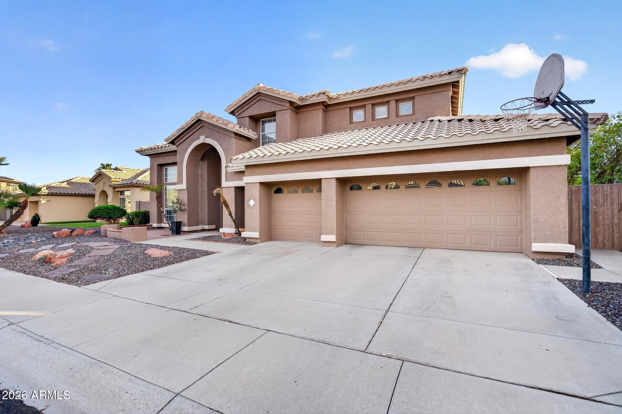 6261 W LOUISE Drive