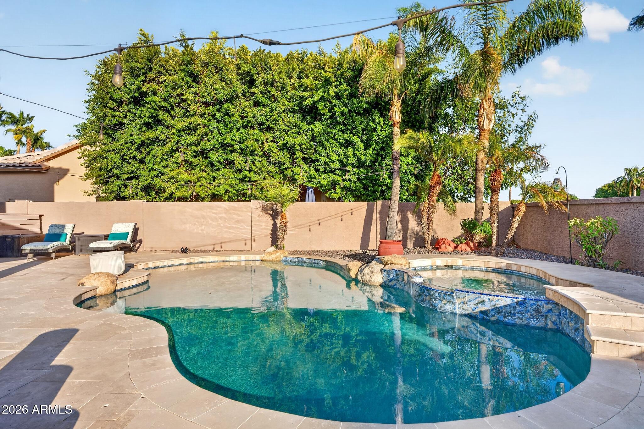 6261 W LOUISE Drive