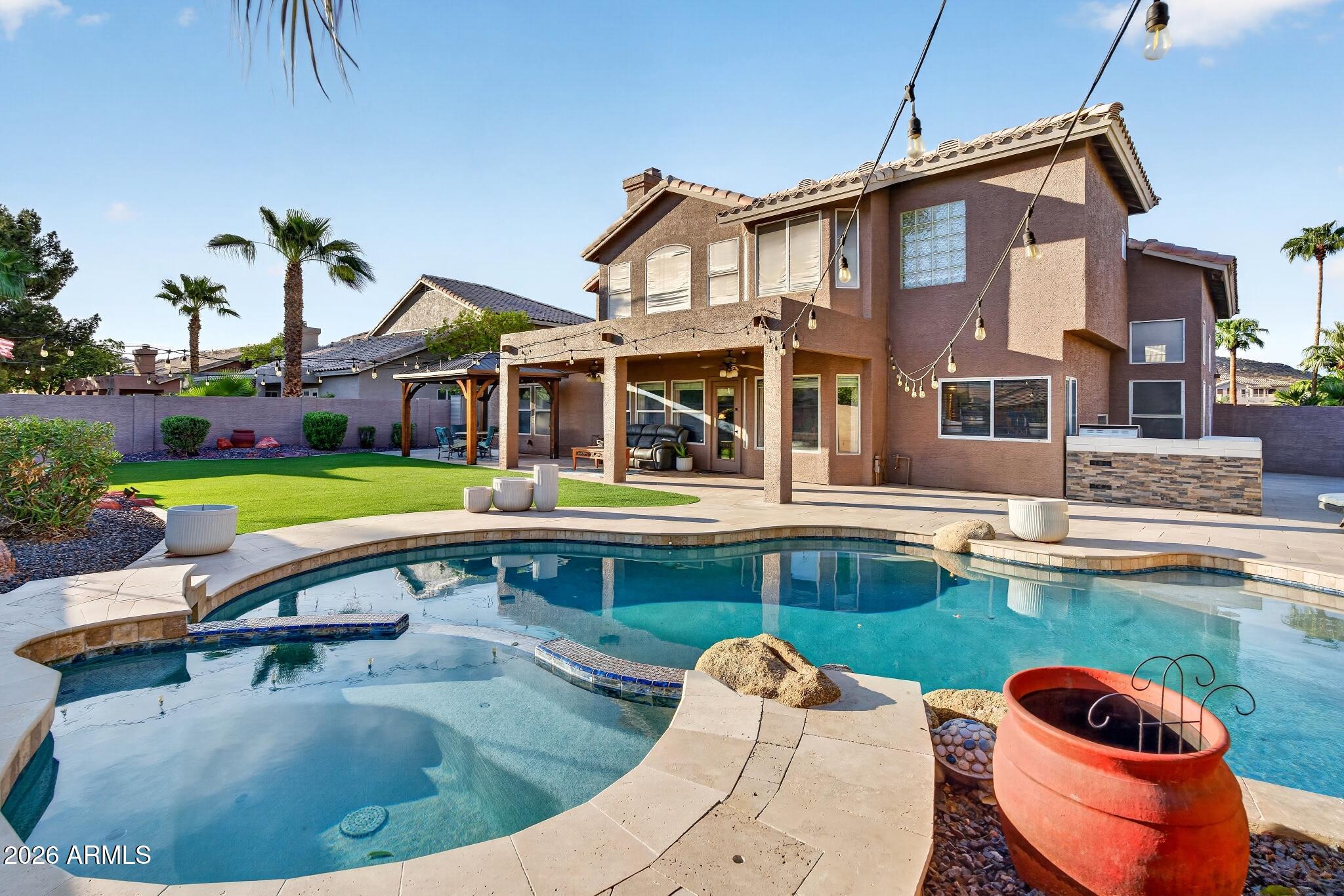 6261 W LOUISE Drive