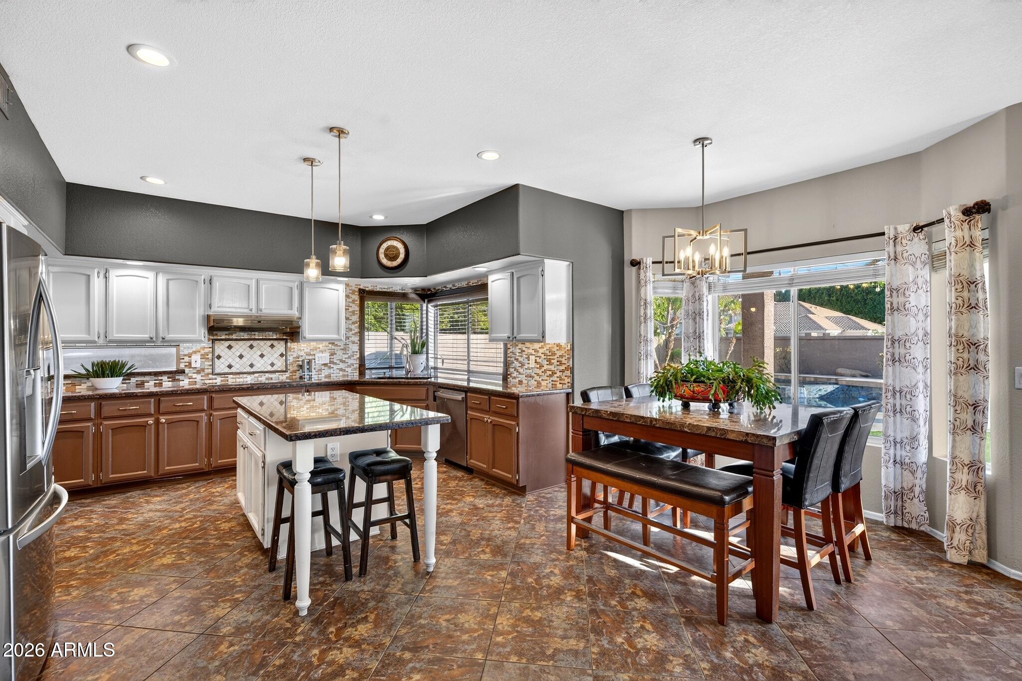 6261 W LOUISE Drive